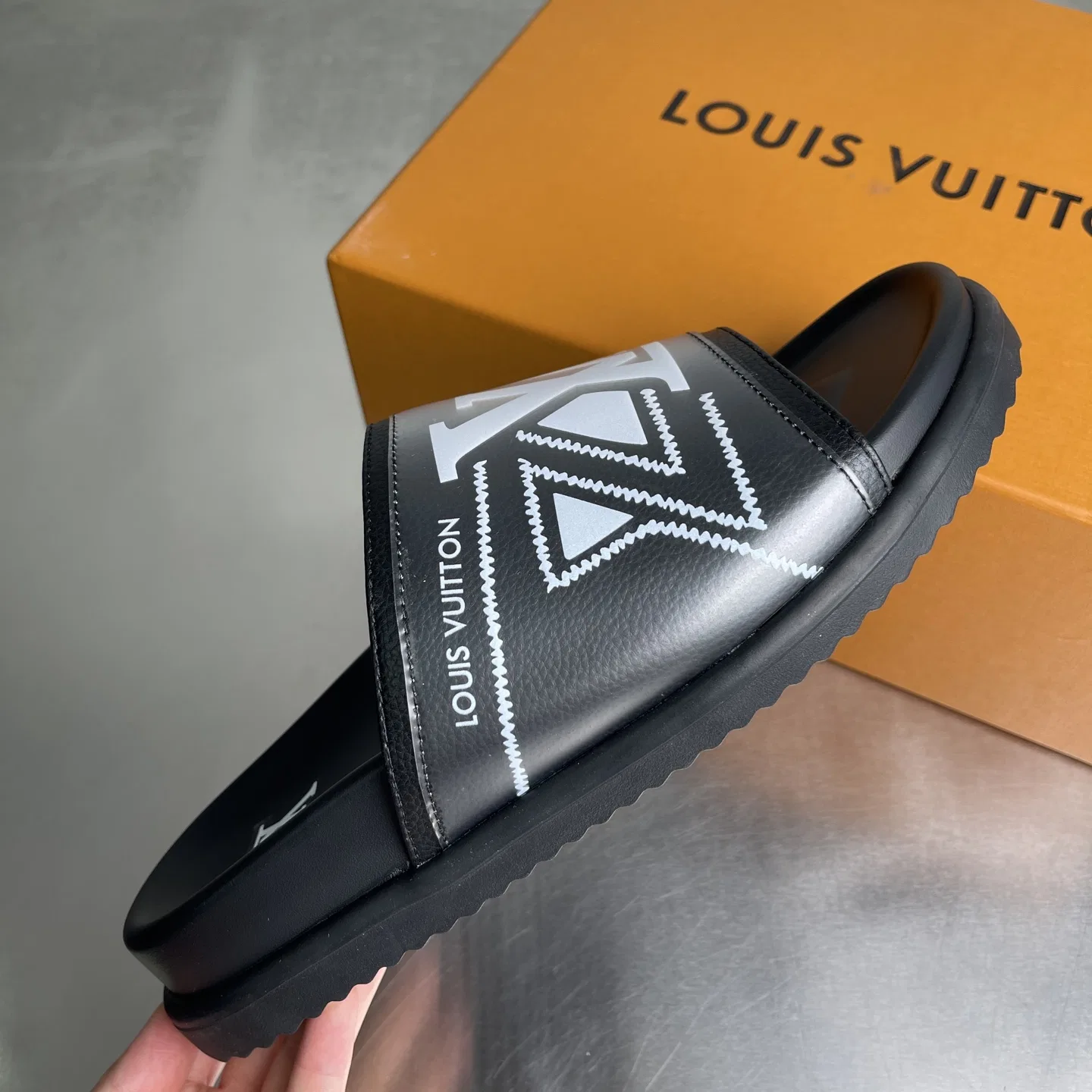 LV 27FW LDWAQLG 055 슬리퍼 18