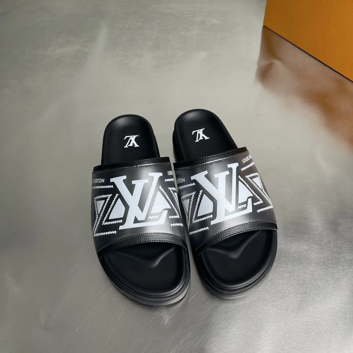 LV 27FW LDWAQLG 055 슬리퍼 20