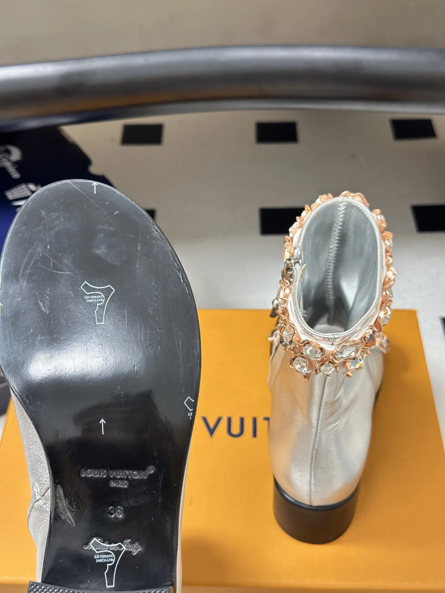 LV 27FW LDWAQLG 056 구두 9