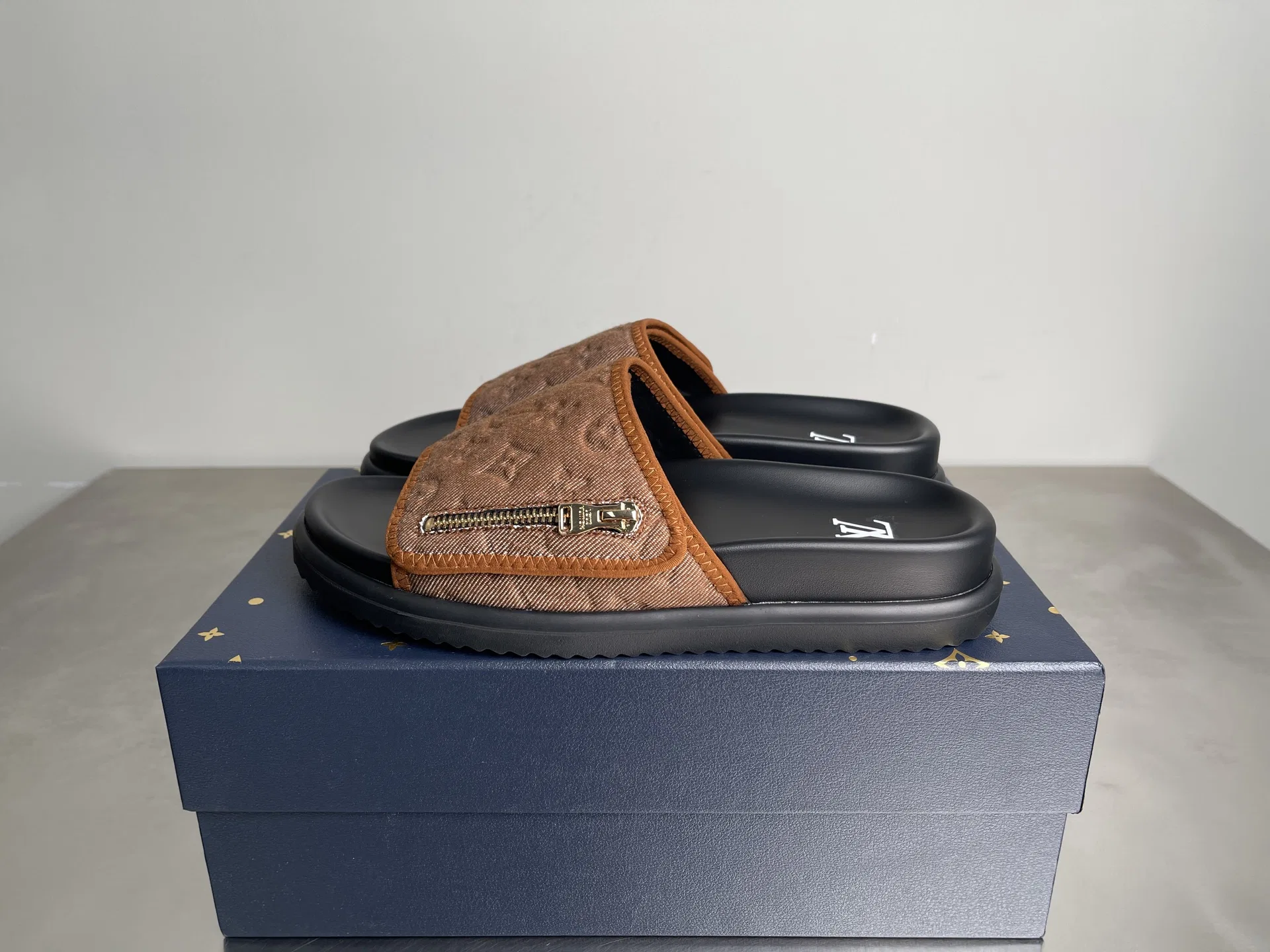 LV 27FW LDWAQLG 061 슬리퍼 10