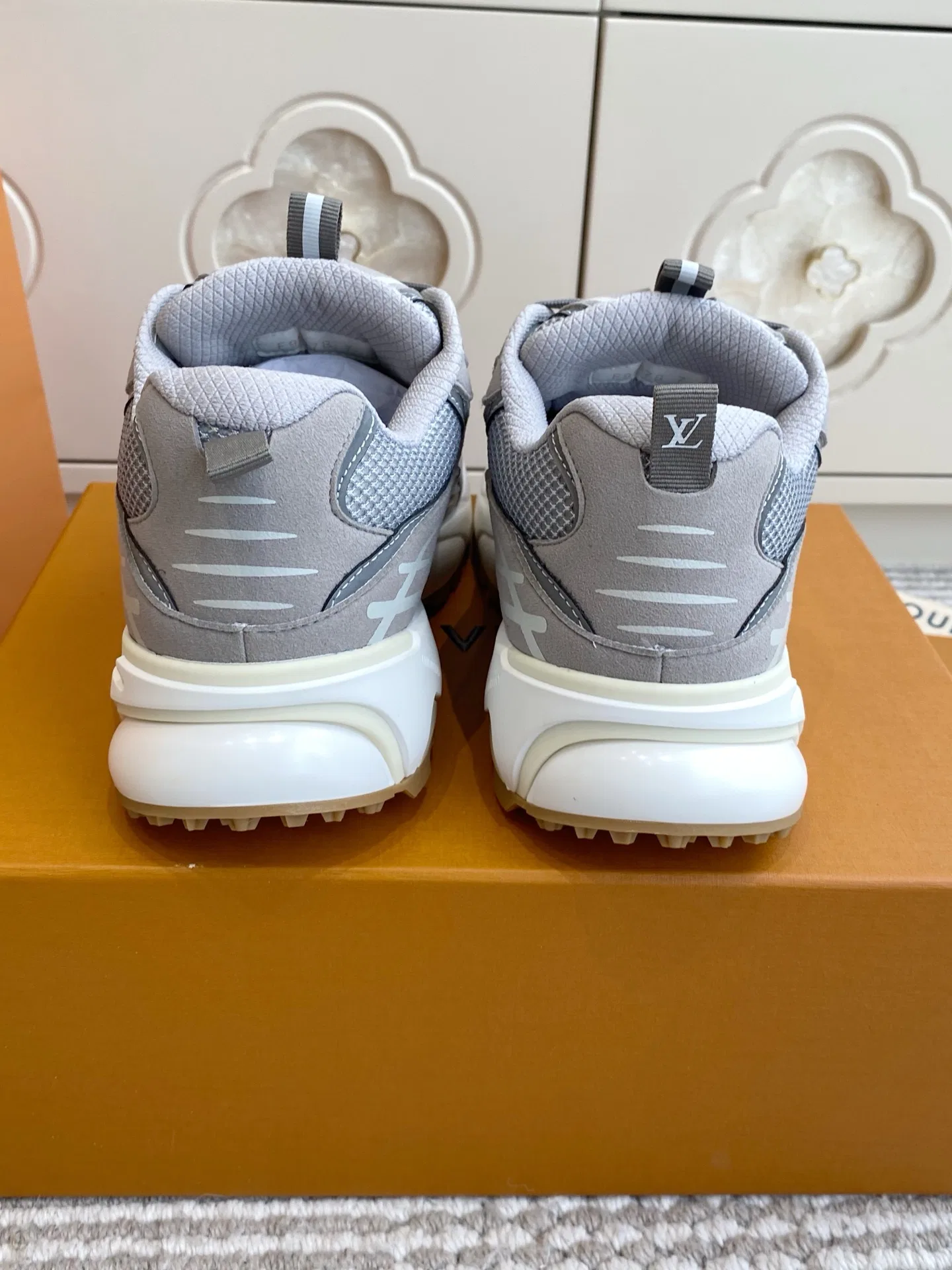 LV 27FW LDWAQLG 063 스니커즈 8