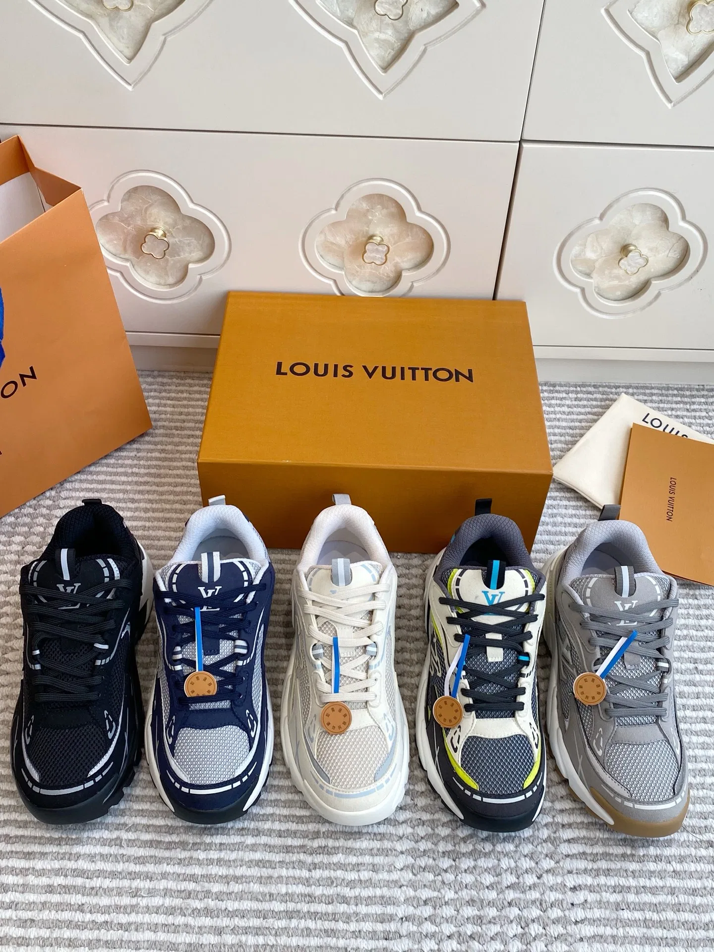 LV 27FW LDWAQLG 063 스니커즈 11