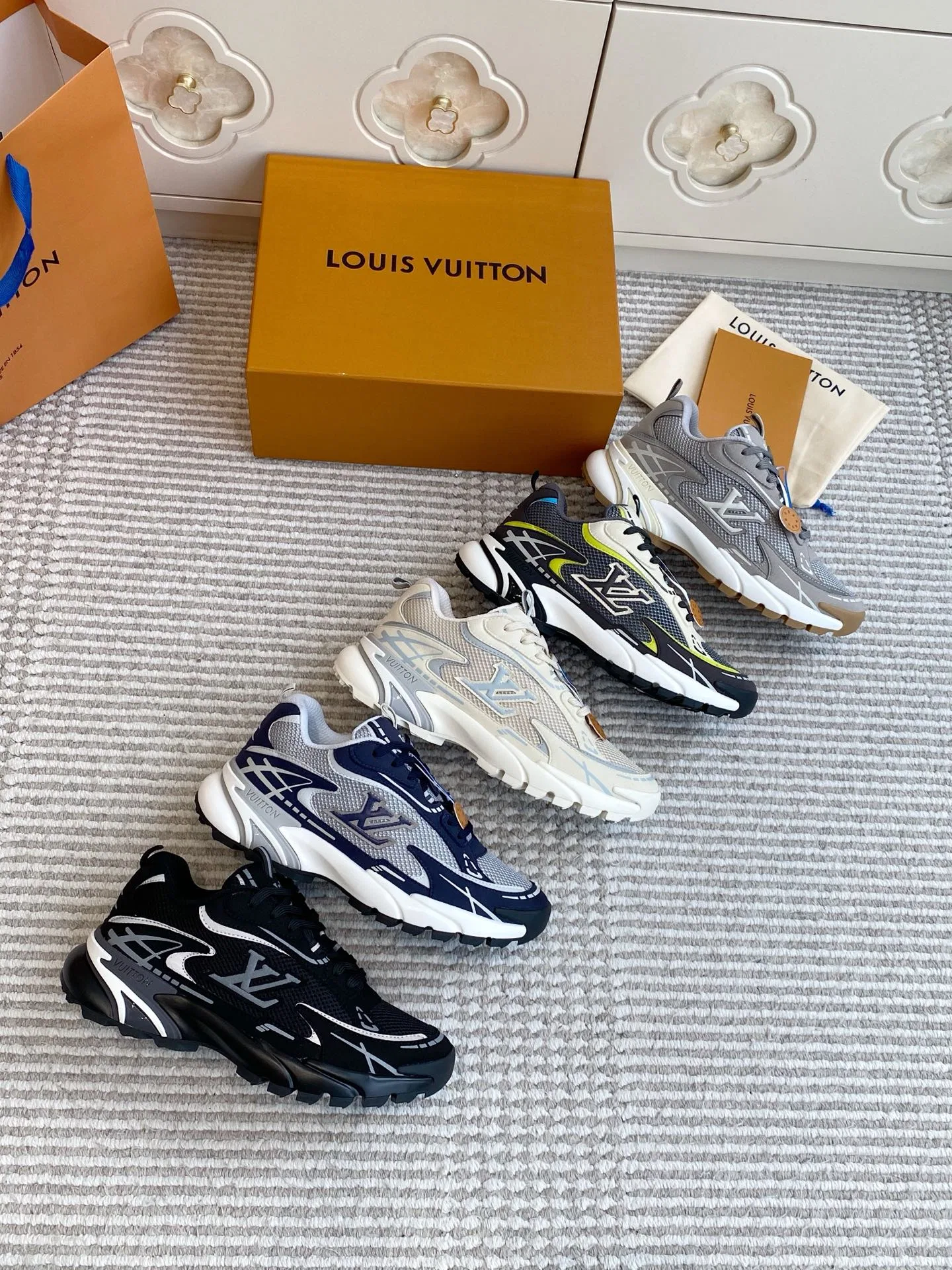 LV 27FW LDWAQLG 063 스니커즈 12