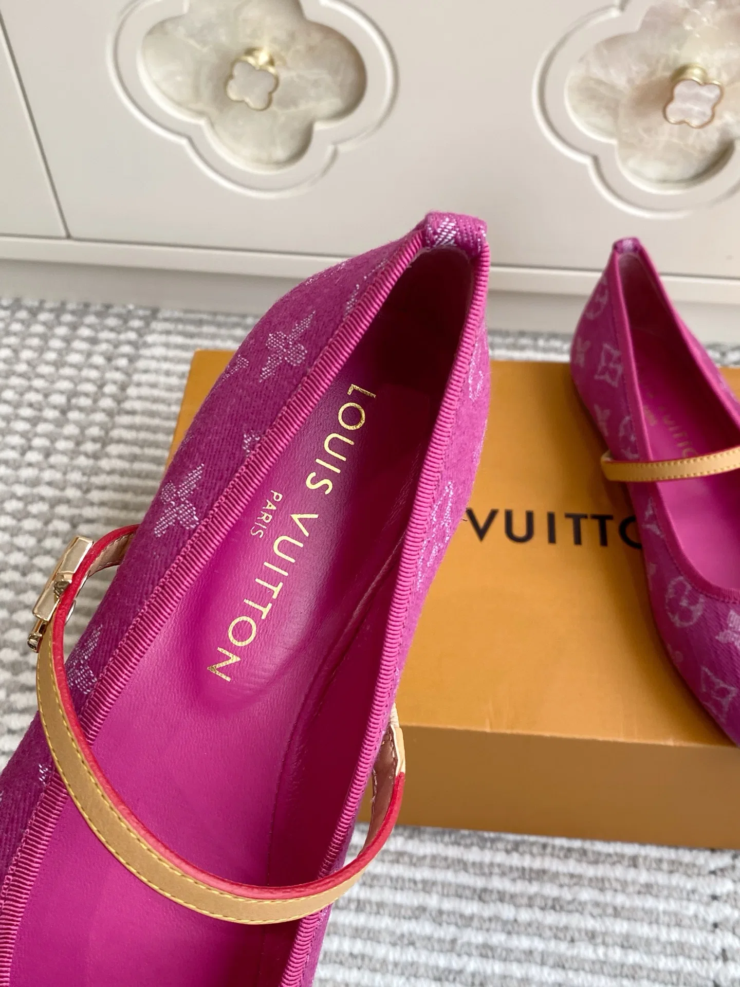 LV 27FW LDWAQLG 064 플랫슈즈 16