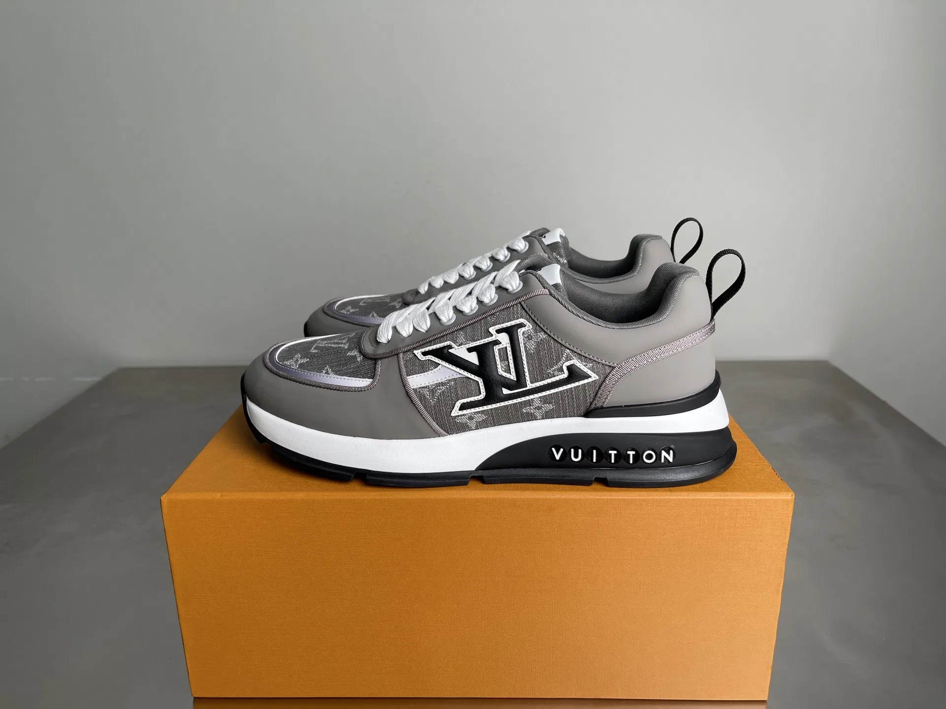 LV 27FW LDWAQLG 066 스니커즈 10