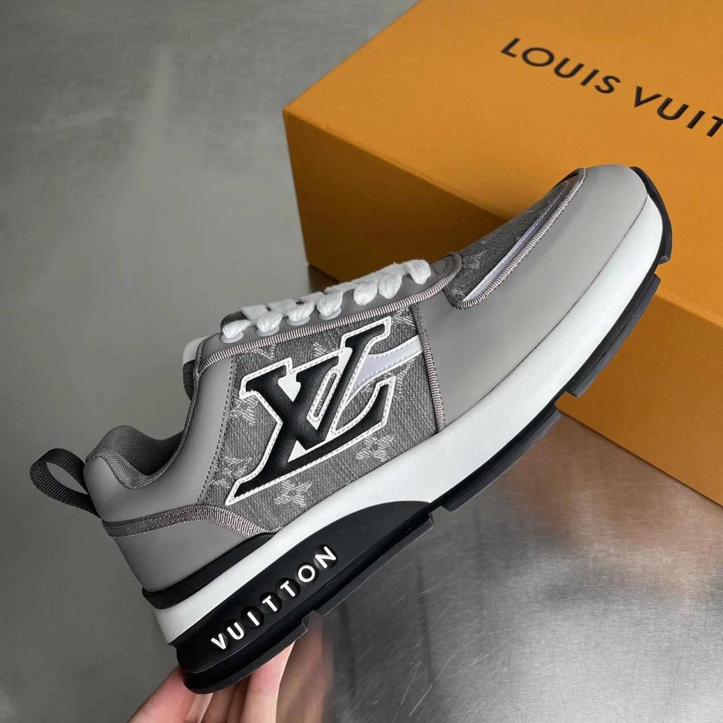 LV 27FW LDWAQLG 066 스니커즈 13