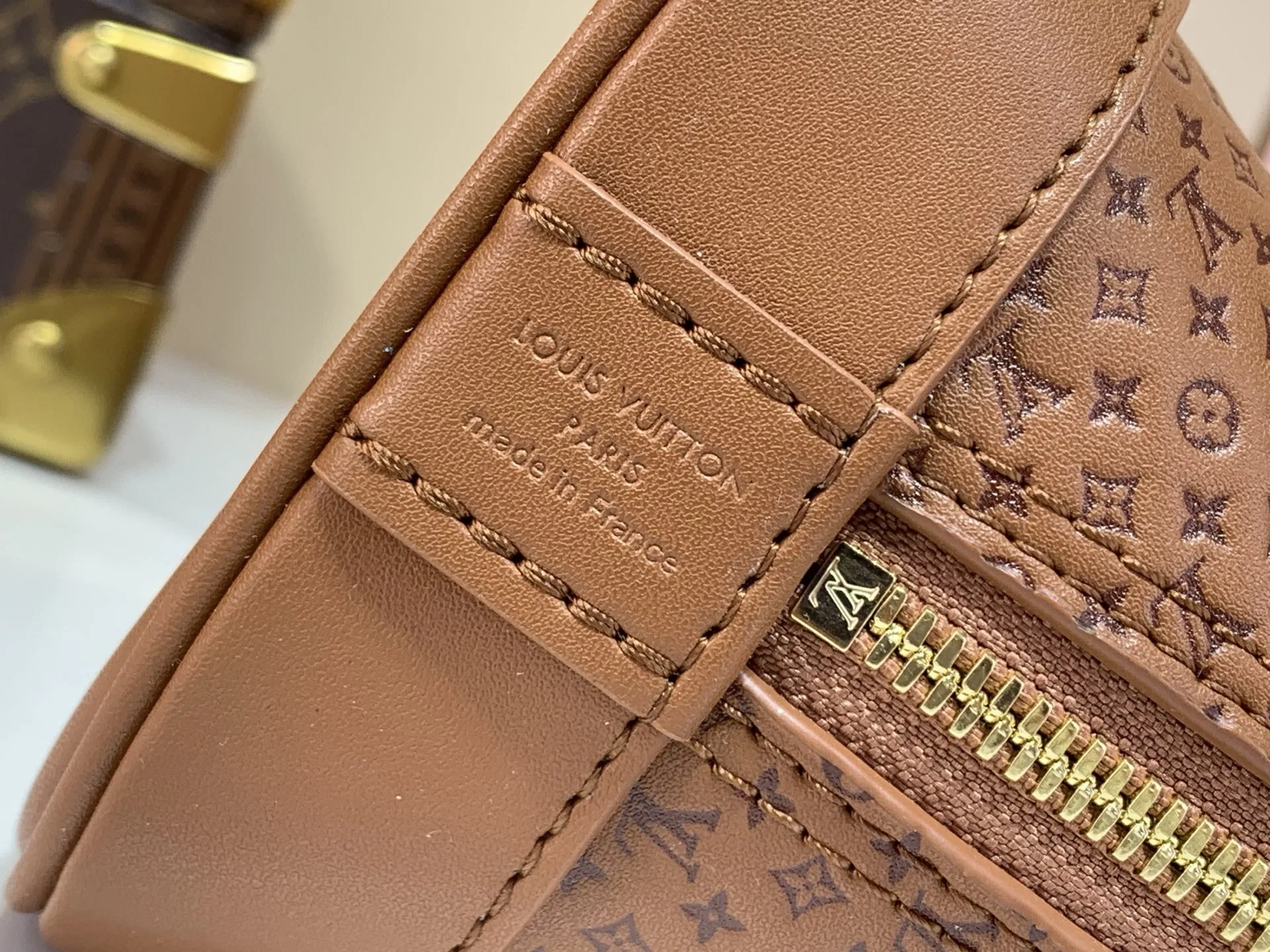 LV 27FW LDWAQLG 068 숄더백 8