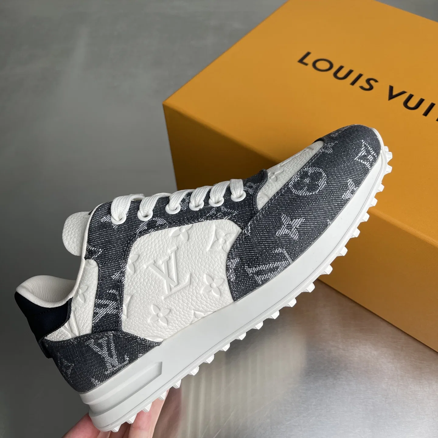 LV 27FW LDWAQLG 069 스니커즈 13