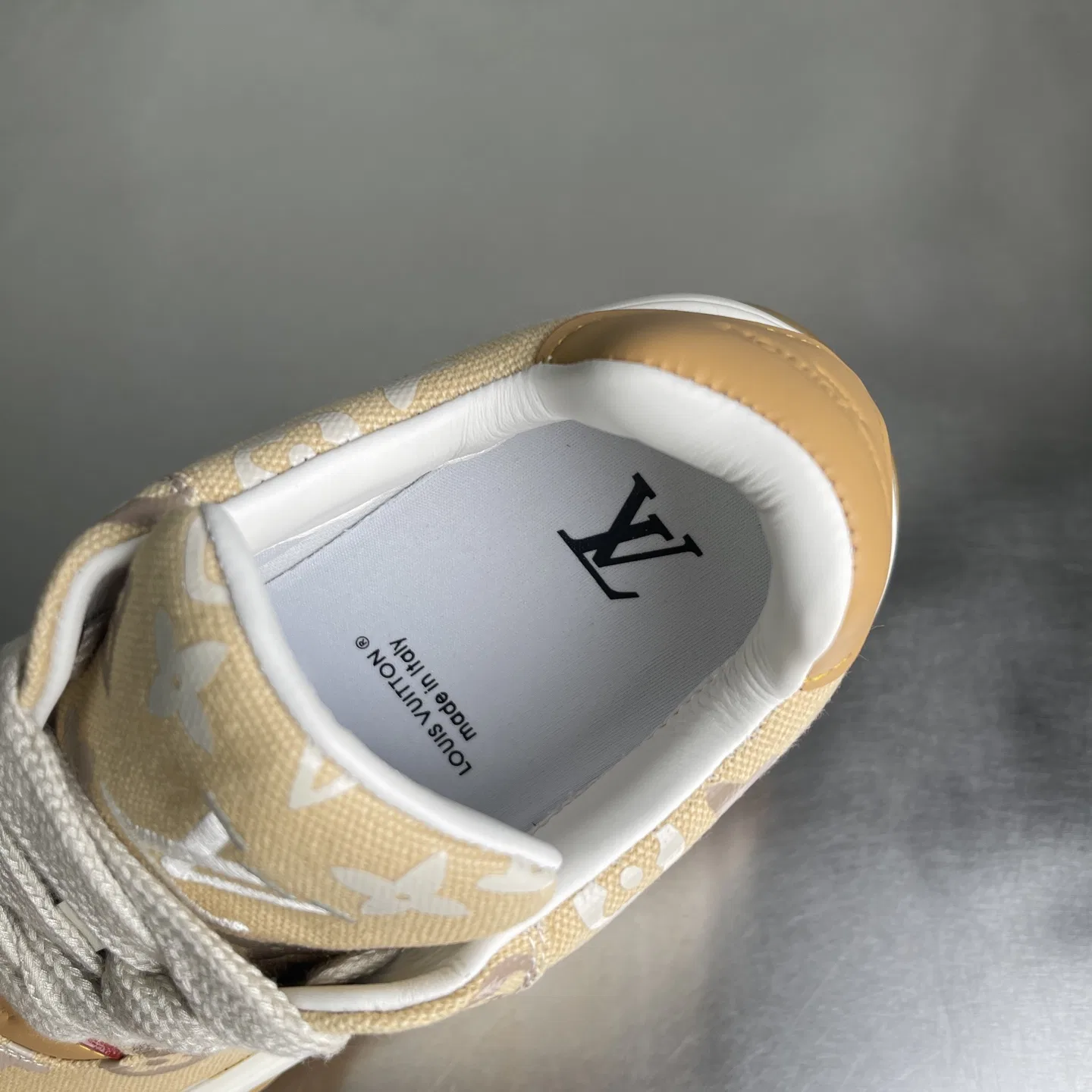 LV 27FW LDWAQLG 071 스니커즈 8