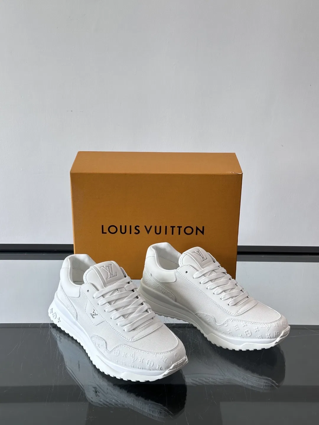 LV 27FW LDWAQLG 077 스니커즈 14
