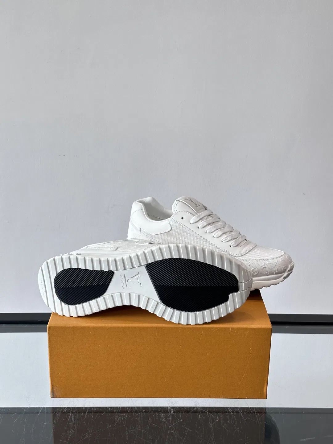 LV 27FW LDWAQLG 077 스니커즈 18