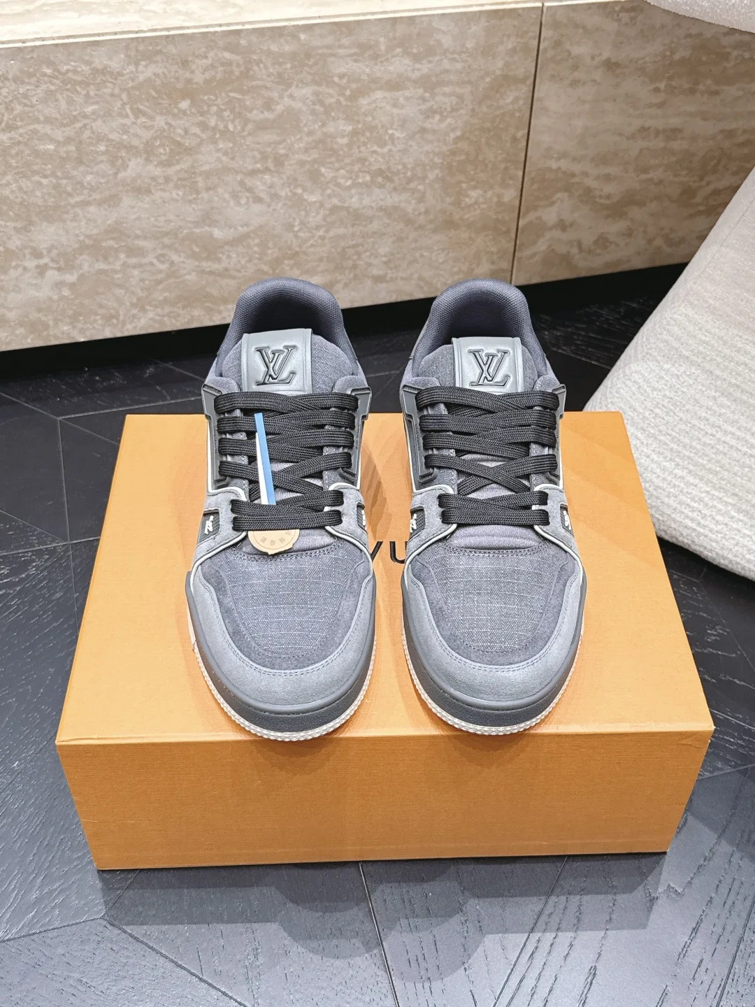 LV 27FW LDWAQLG 081 스니커즈 10