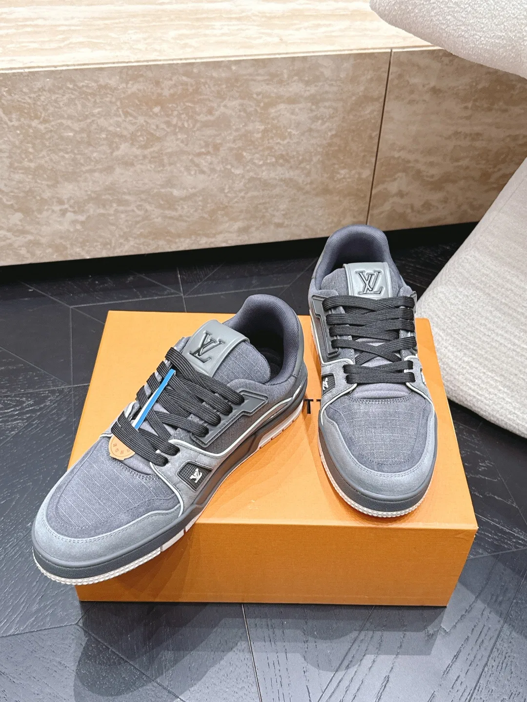 LV 27FW LDWAQLG 081 스니커즈 13
