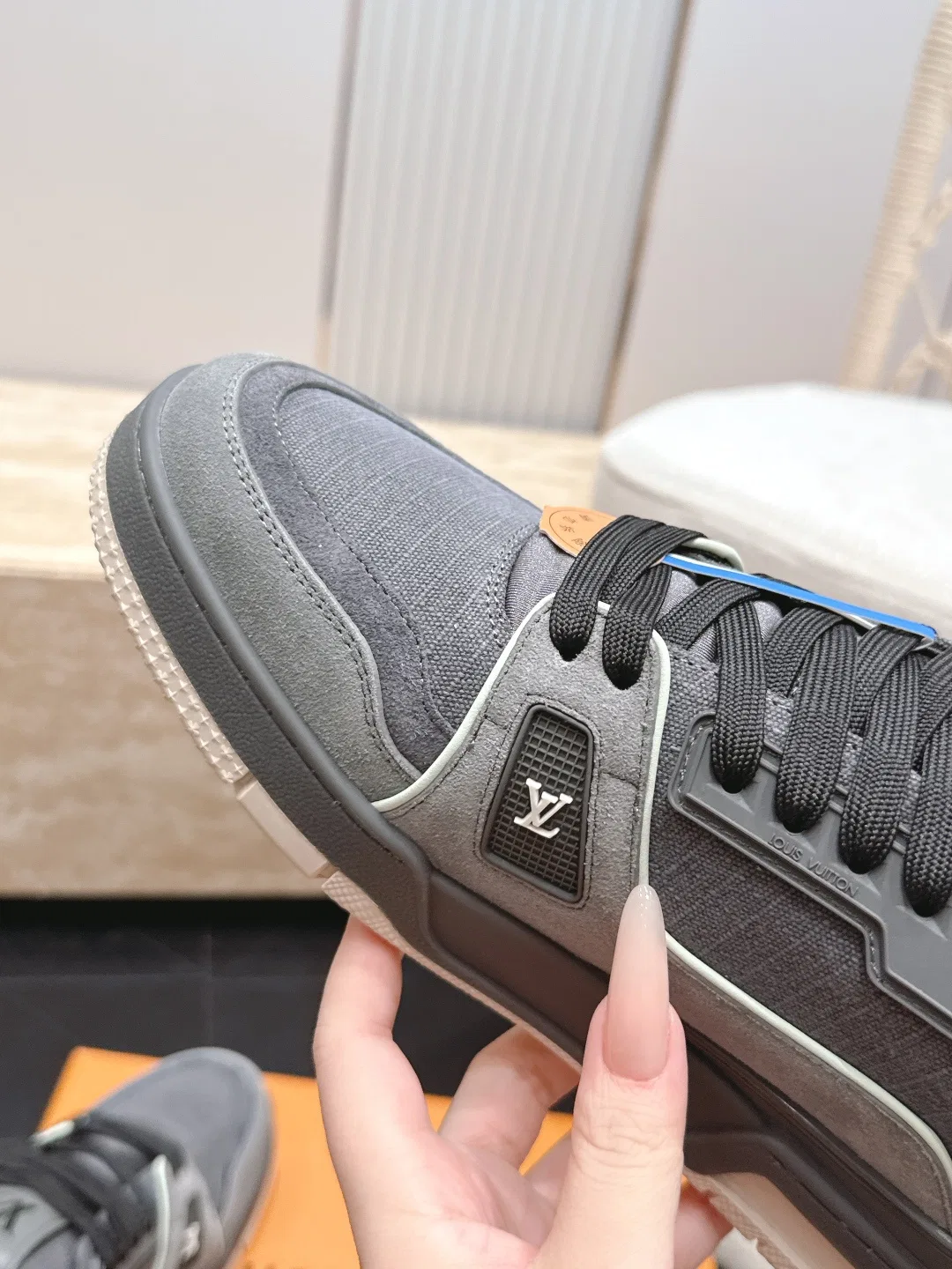 LV 27FW LDWAQLG 081 스니커즈 16