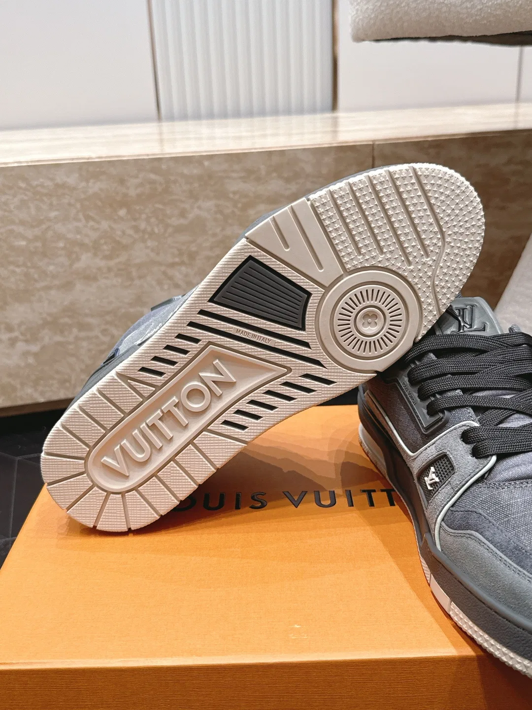 LV 27FW LDWAQLG 081 스니커즈 18