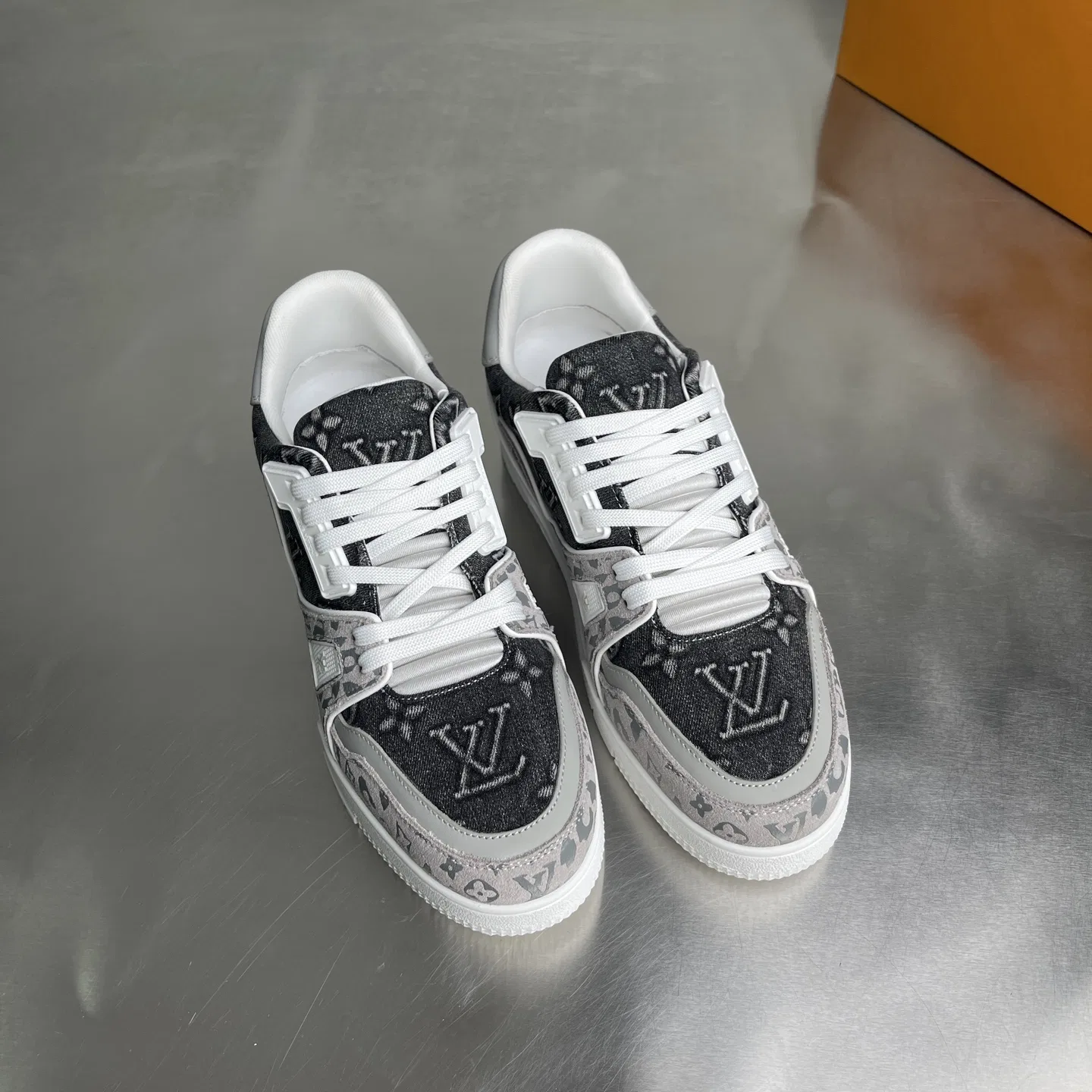 LV 27FW LDWAQLG 088 스니커즈 32