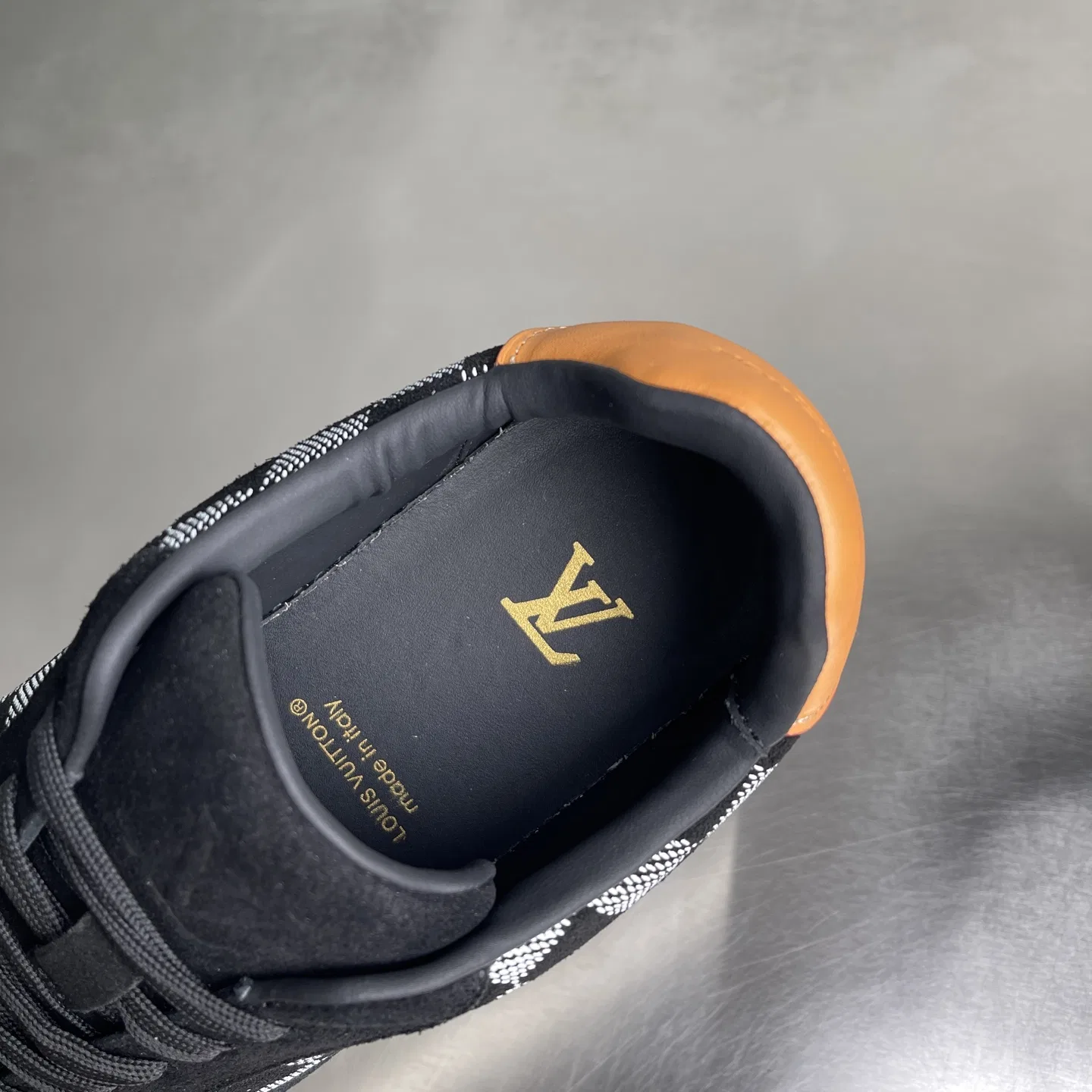 LV 27FW LDWAQLG 090 스니커즈 8