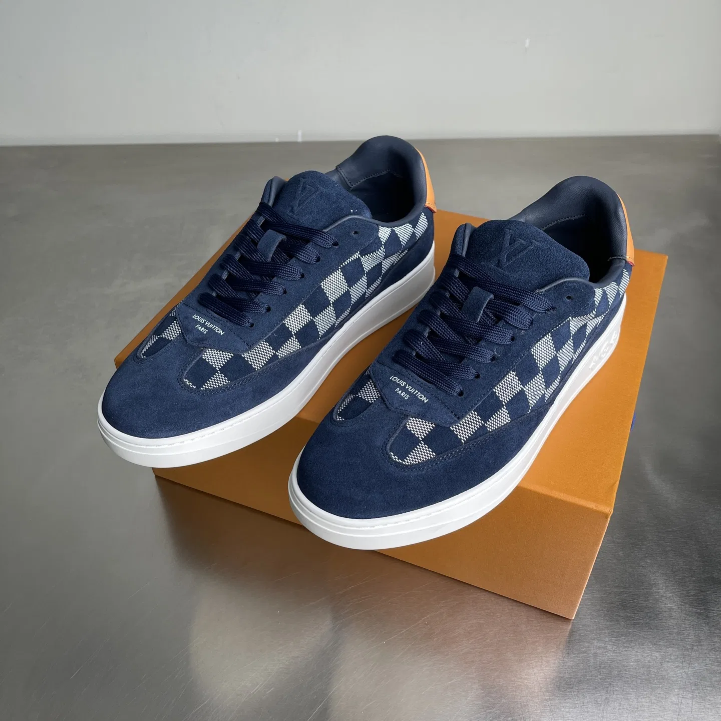 LV 27FW LDWAQLG 090 스니커즈 10