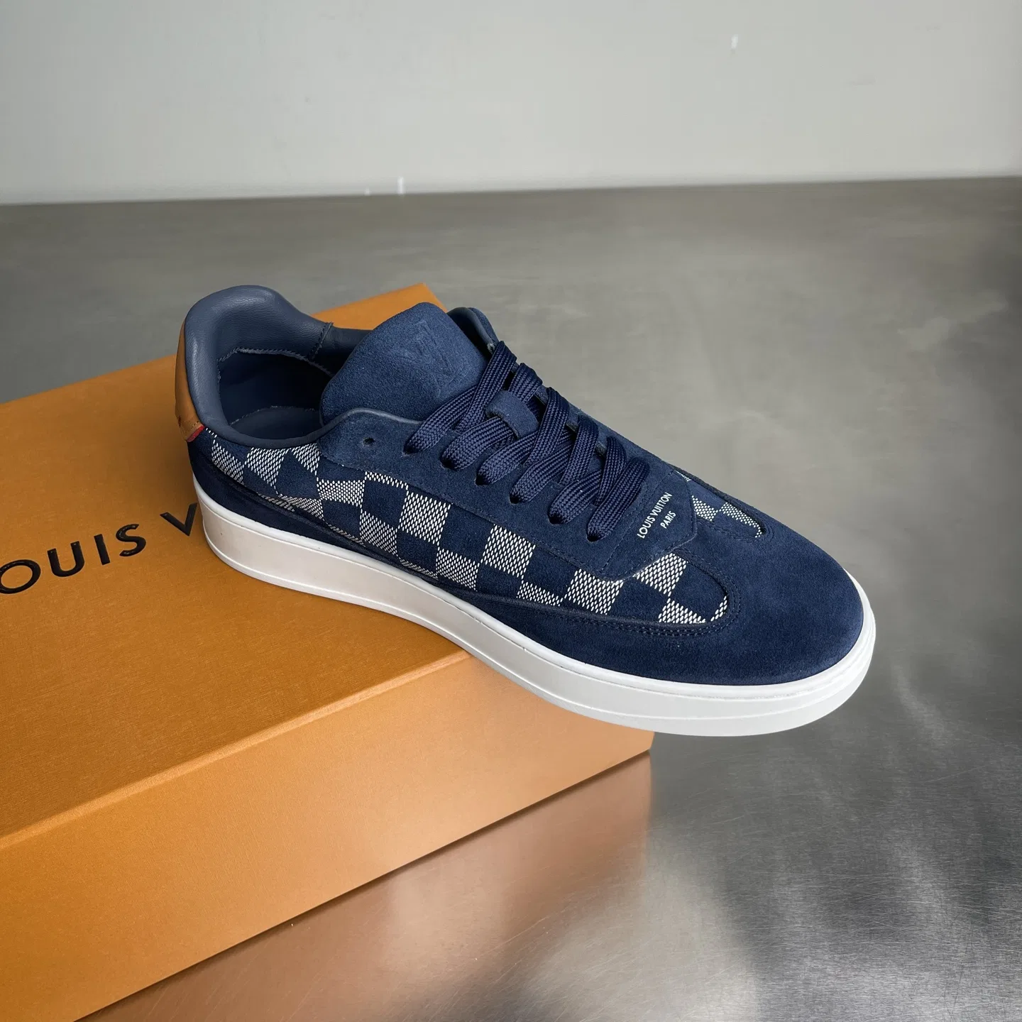 LV 27FW LDWAQLG 090 스니커즈 11