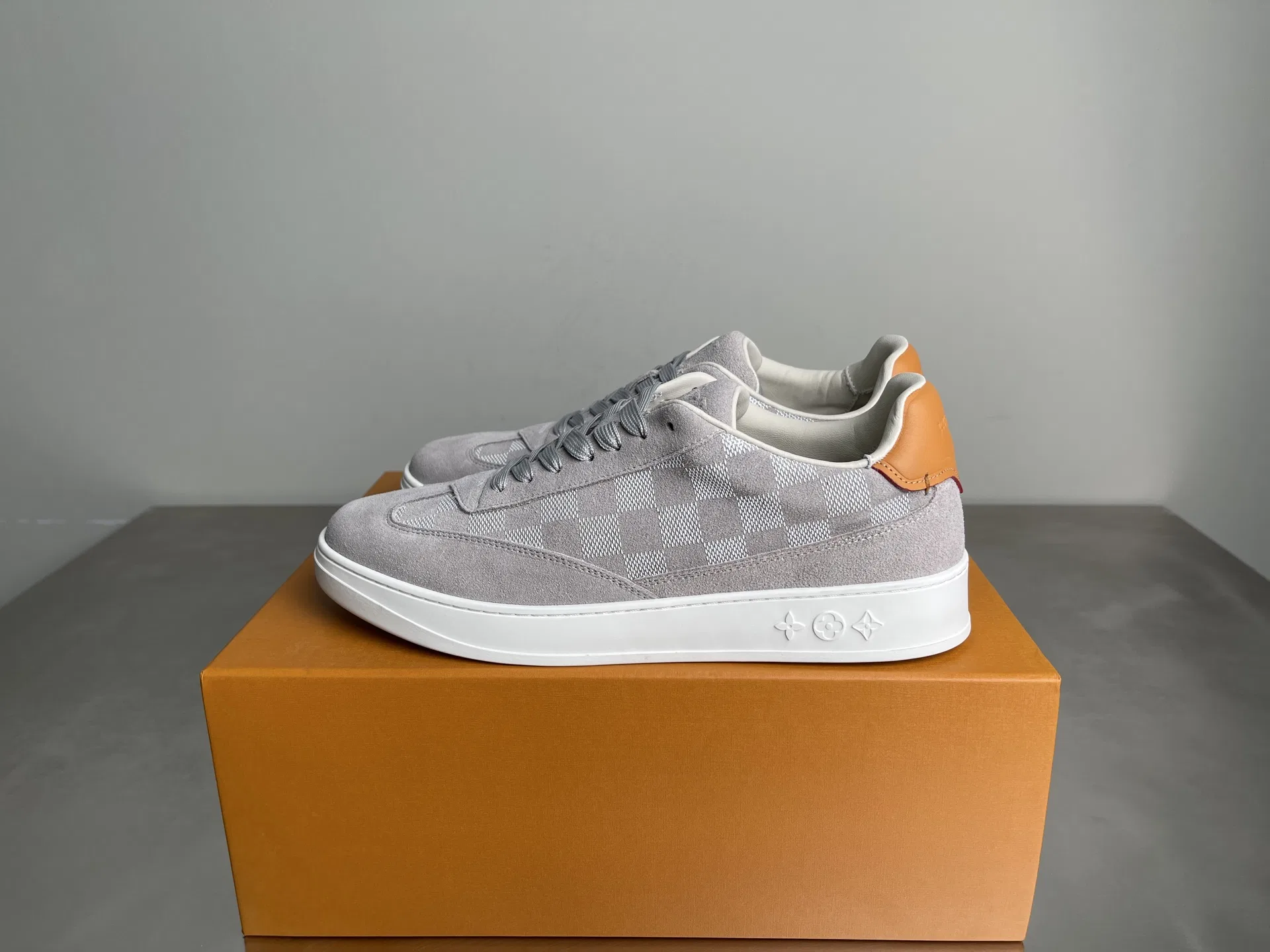 LV 27FW LDWAQLG 090 스니커즈 18