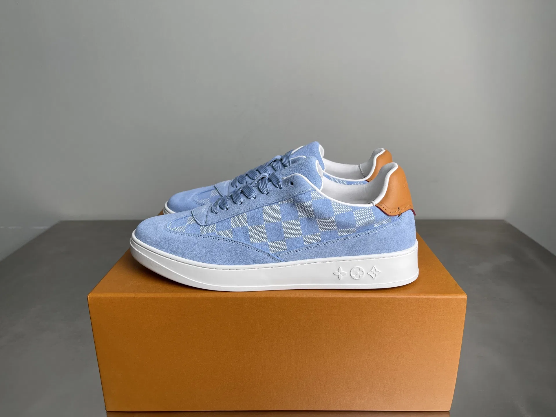 LV 27FW LDWAQLG 090 스니커즈 25