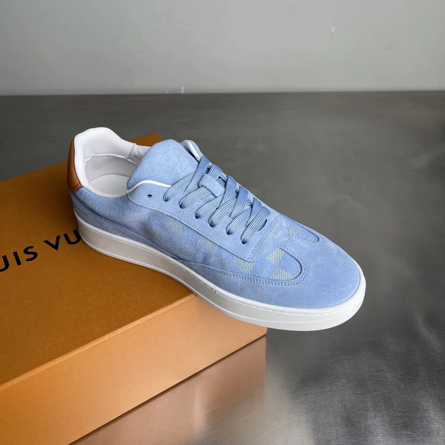 LV 27FW LDWAQLG 090 스니커즈 27