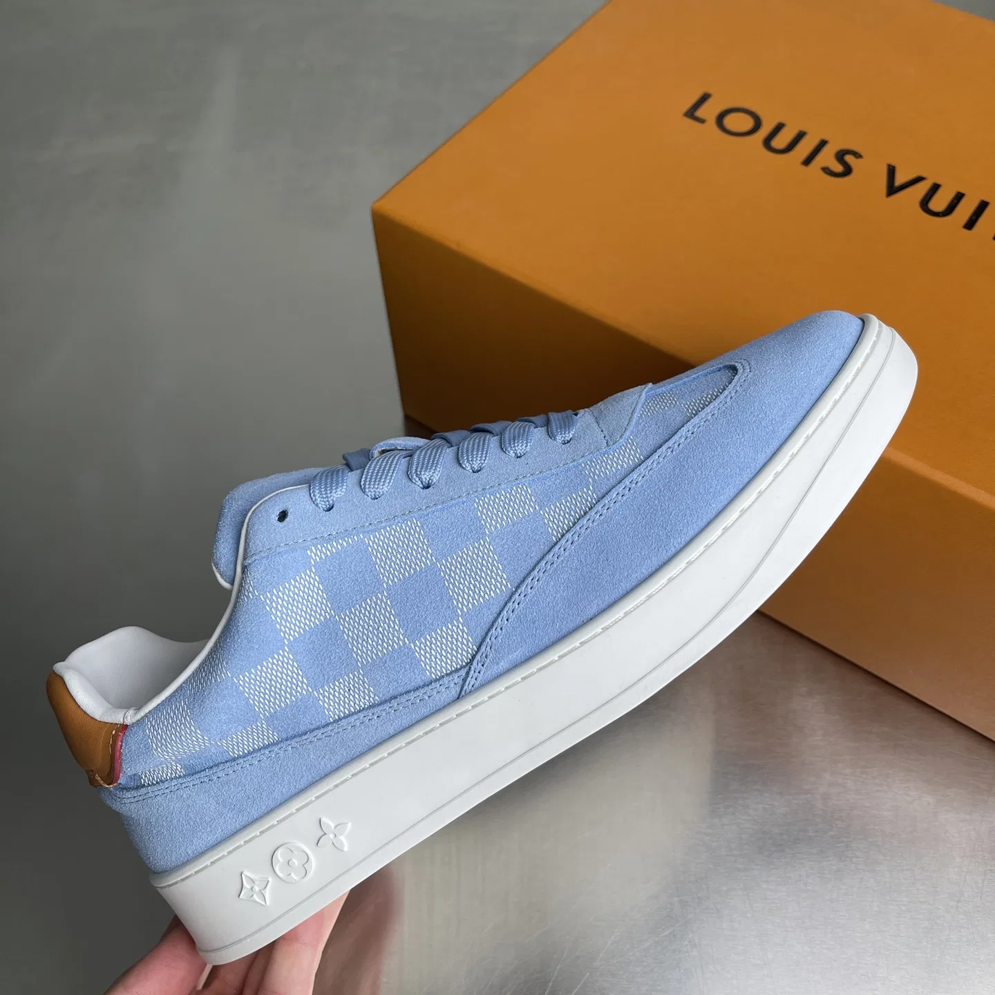 LV 27FW LDWAQLG 090 스니커즈 28