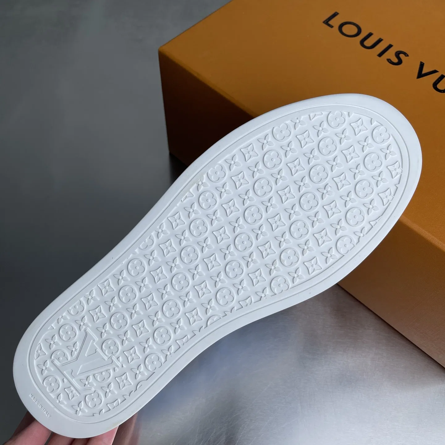 LV 27FW LDWAQLG 090 스니커즈 32