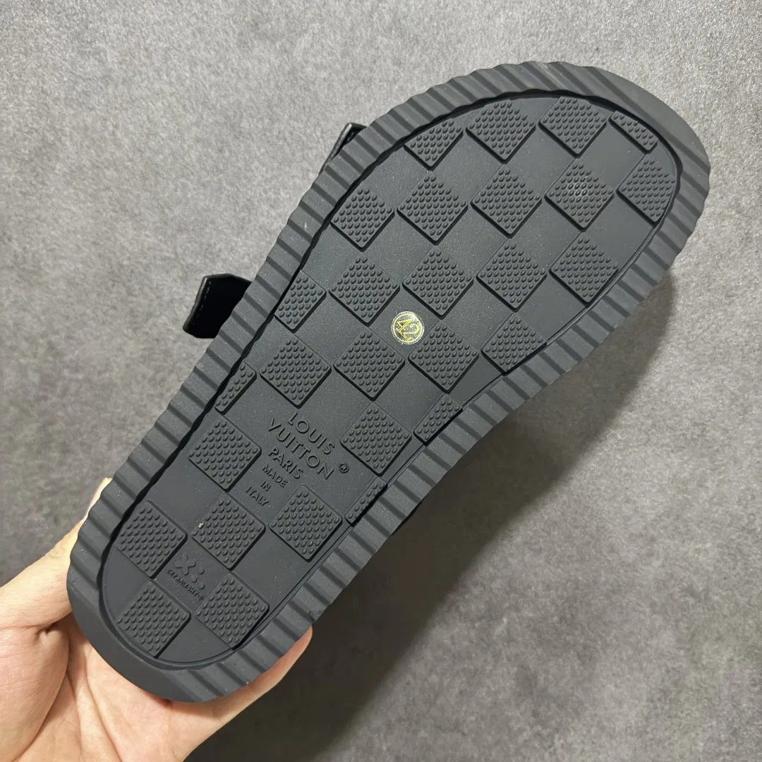 LV 27FW LDWAQLG 095 스니커즈 30