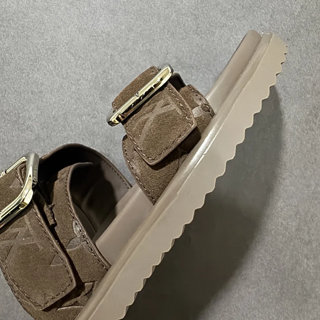 LV 27FW LDWAQLG 095 스니커즈 36