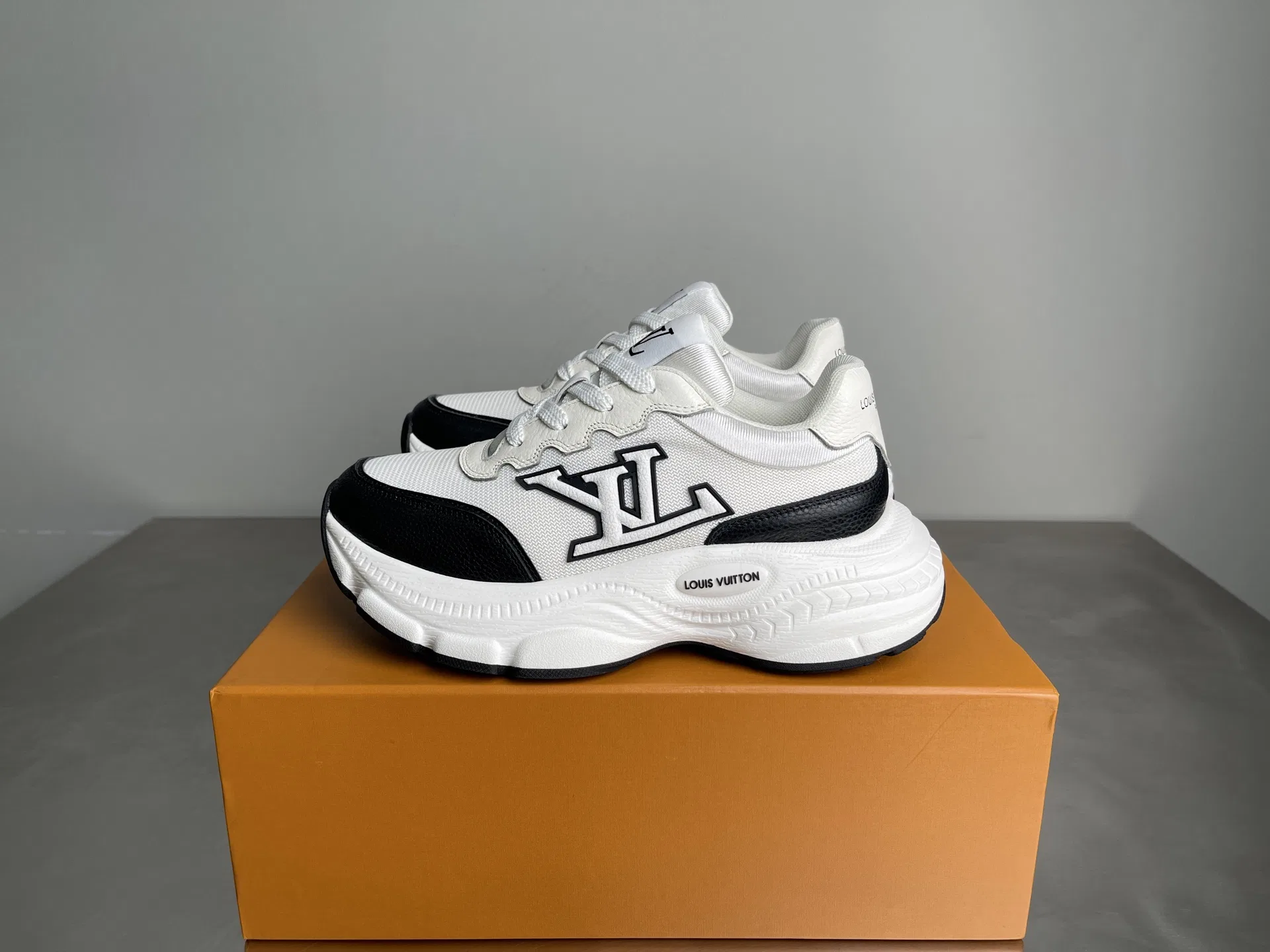 LV 27FW LDWAQLG 096 스니커즈 10