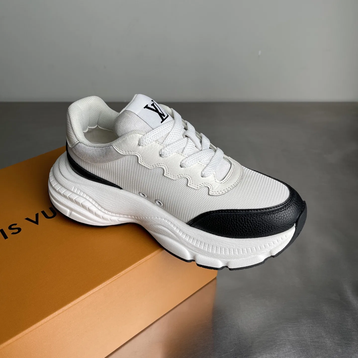 LV 27FW LDWAQLG 096 스니커즈 12