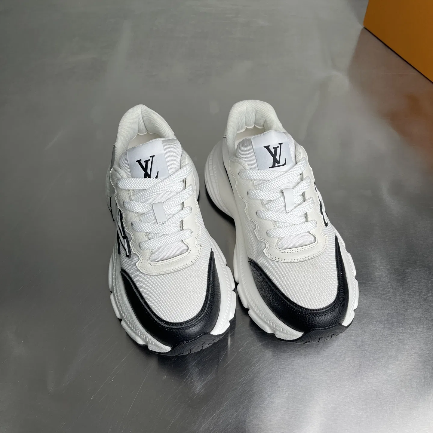 LV 27FW LDWAQLG 096 스니커즈 15