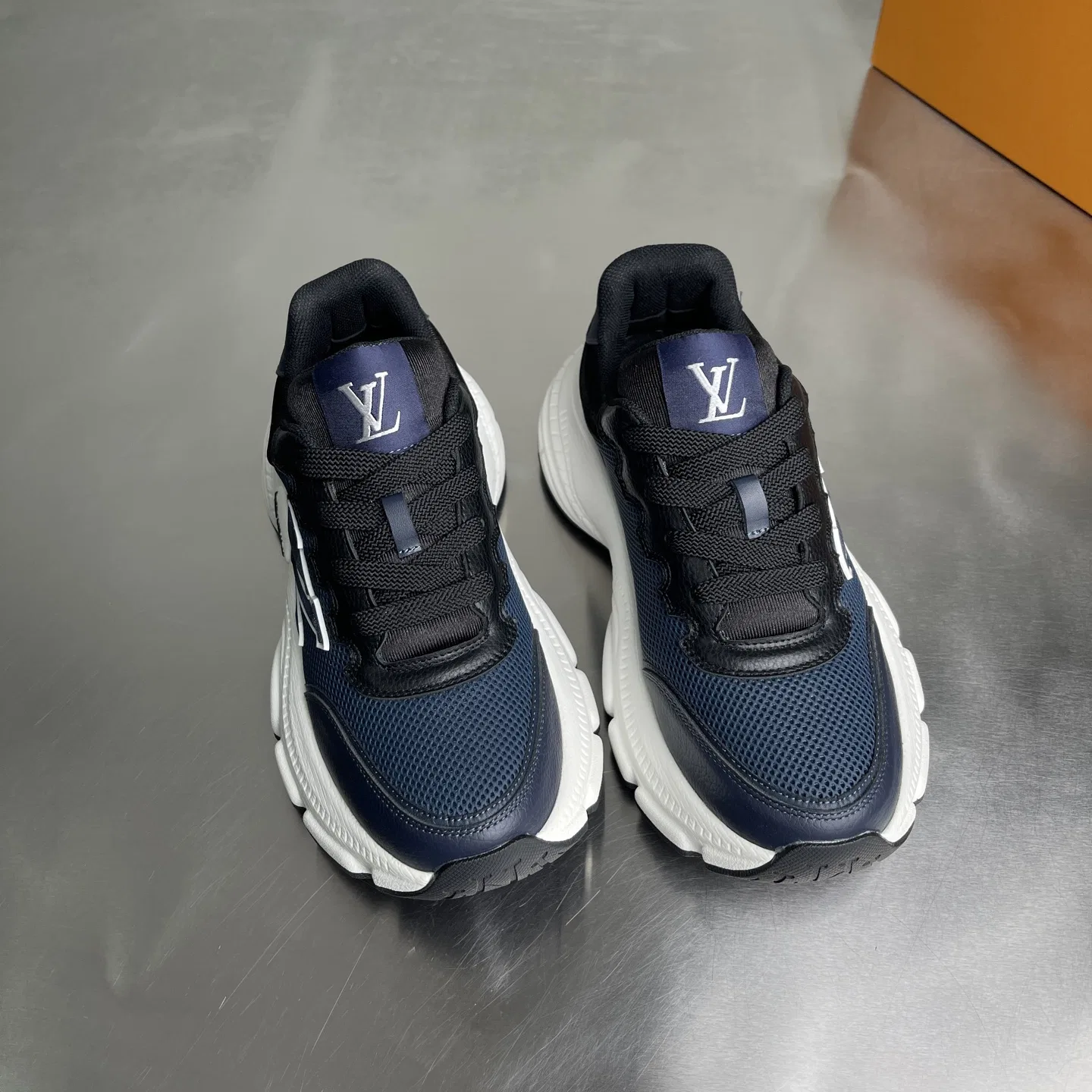 LV 27FW LDWAQLG 096 스니커즈 38