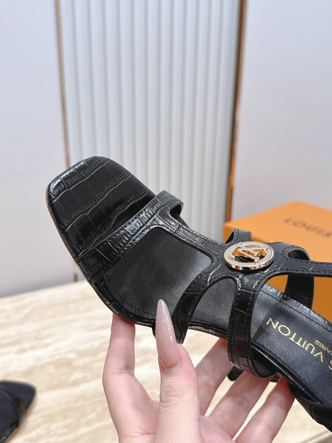 LV 27FW LDWAQLG 103 구두 14
