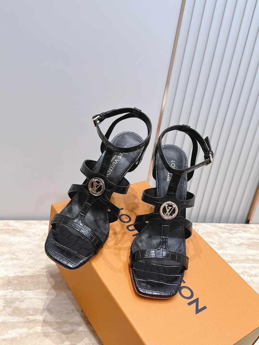 LV 27FW LDWAQLG 103 구두 15