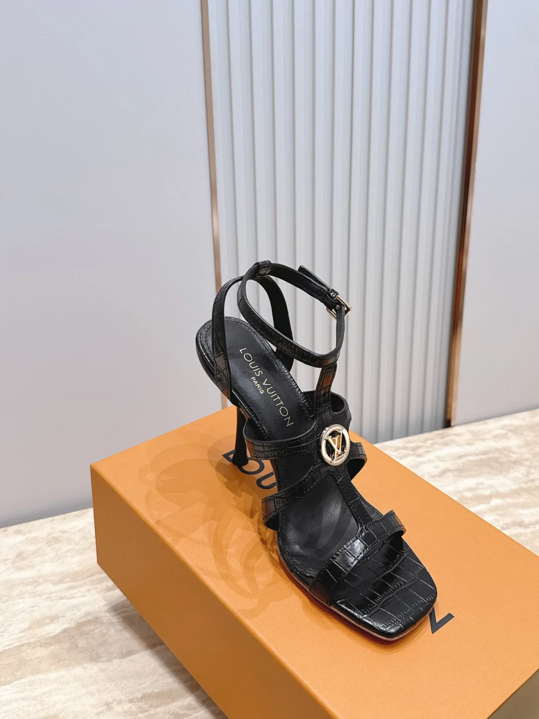 LV 27FW LDWAQLG 103 구두 16