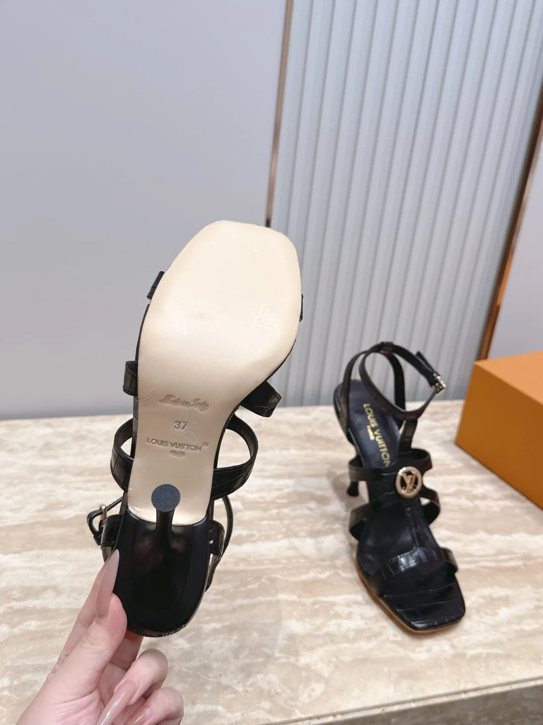 LV 27FW LDWAQLG 103 구두 17