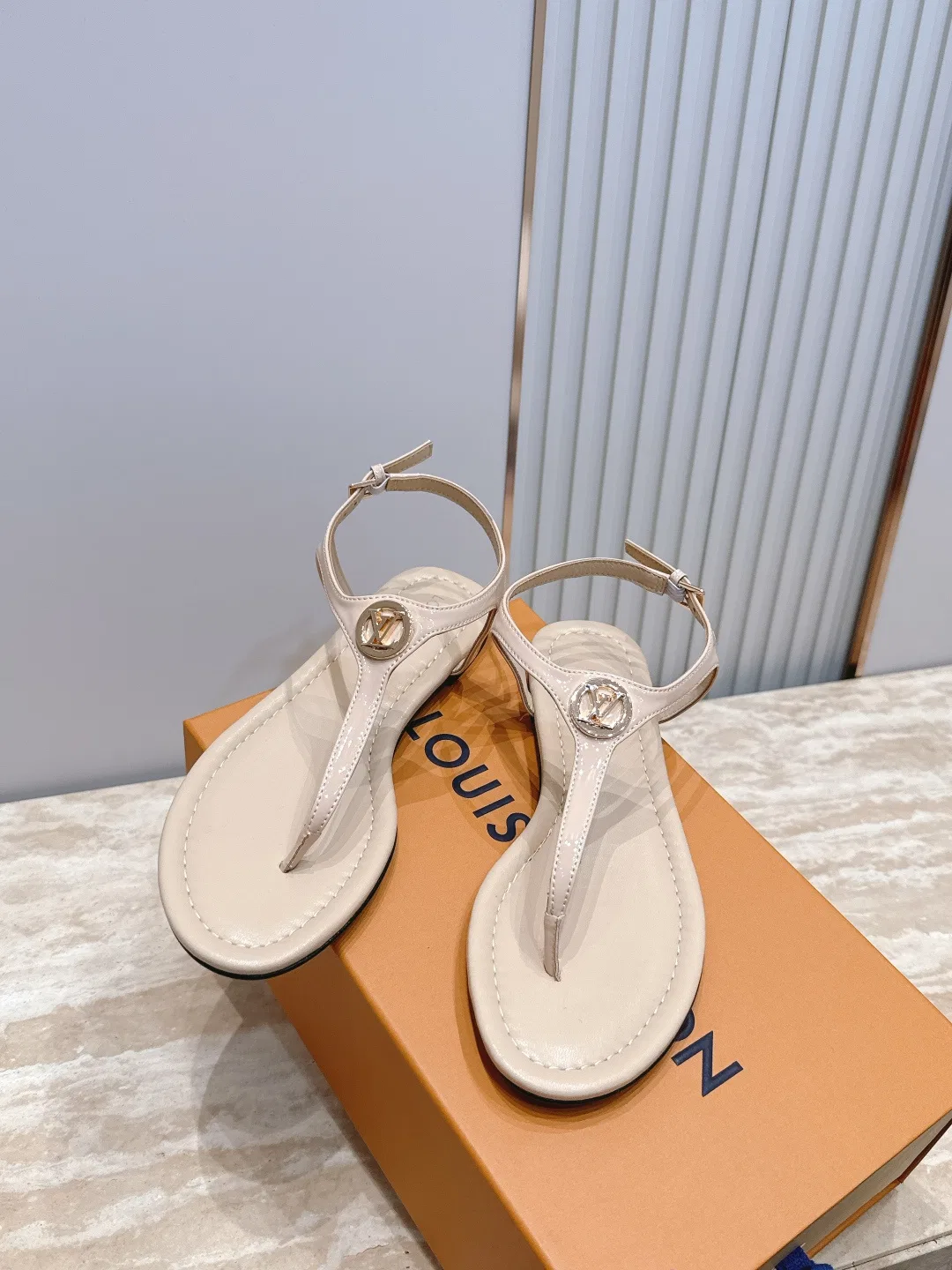 LV 27FW LDWAQLG 105 슬리퍼 7
