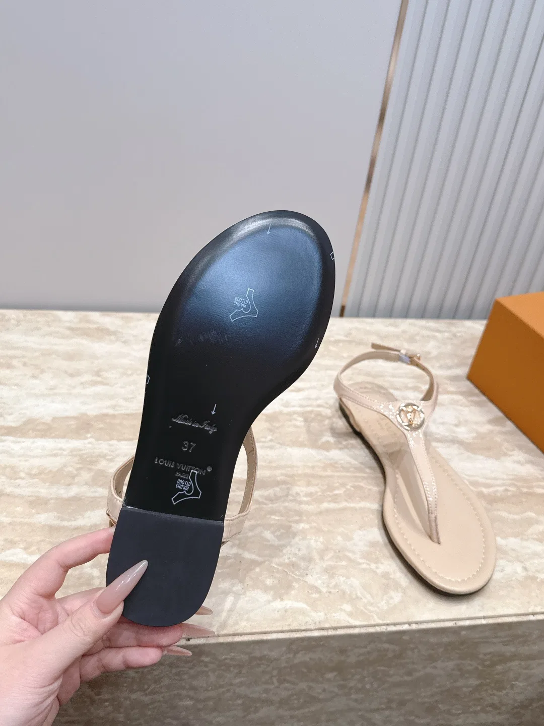 LV 27FW LDWAQLG 105 슬리퍼 8