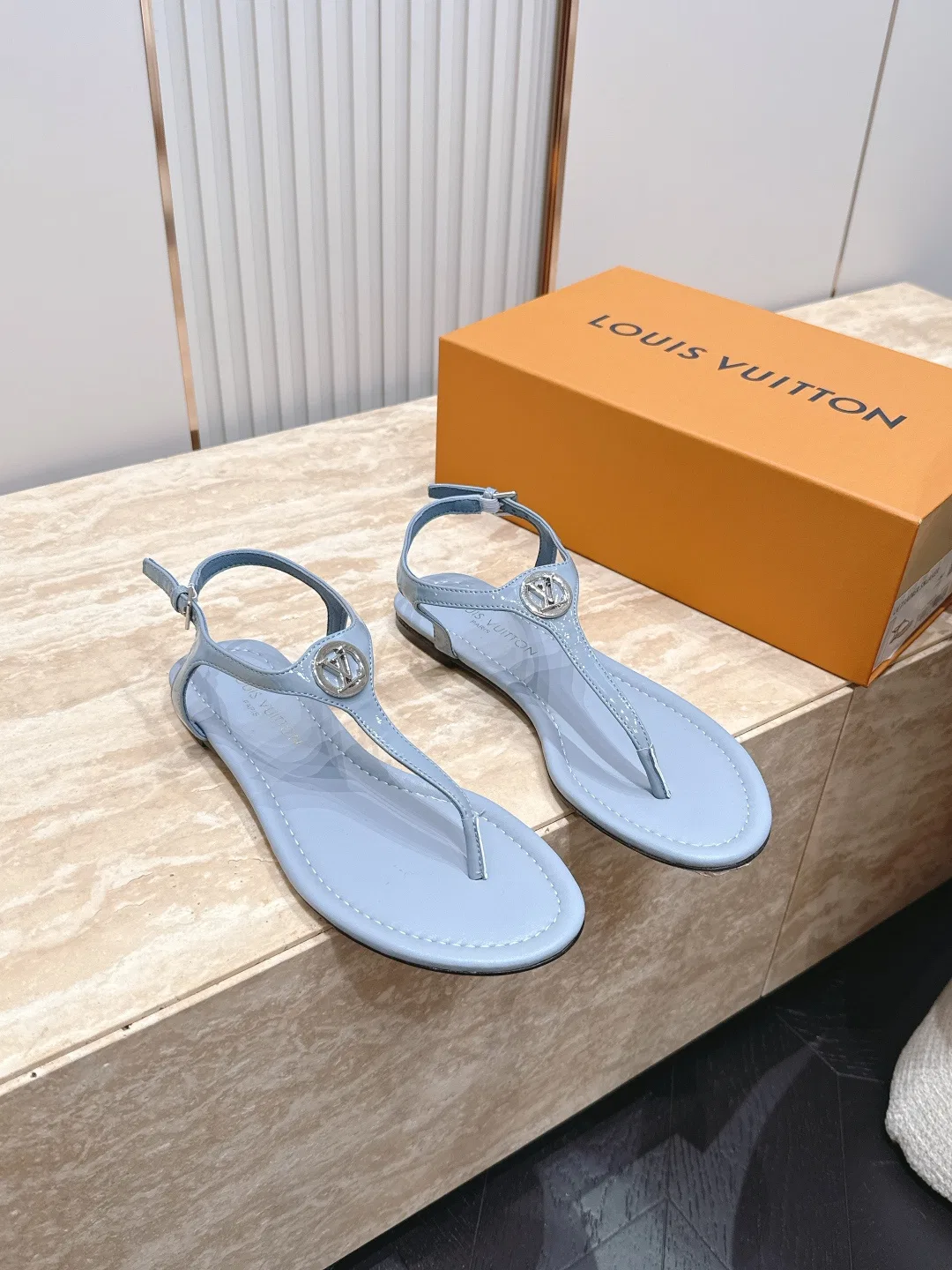 LV 27FW LDWAQLG 105 슬리퍼 9