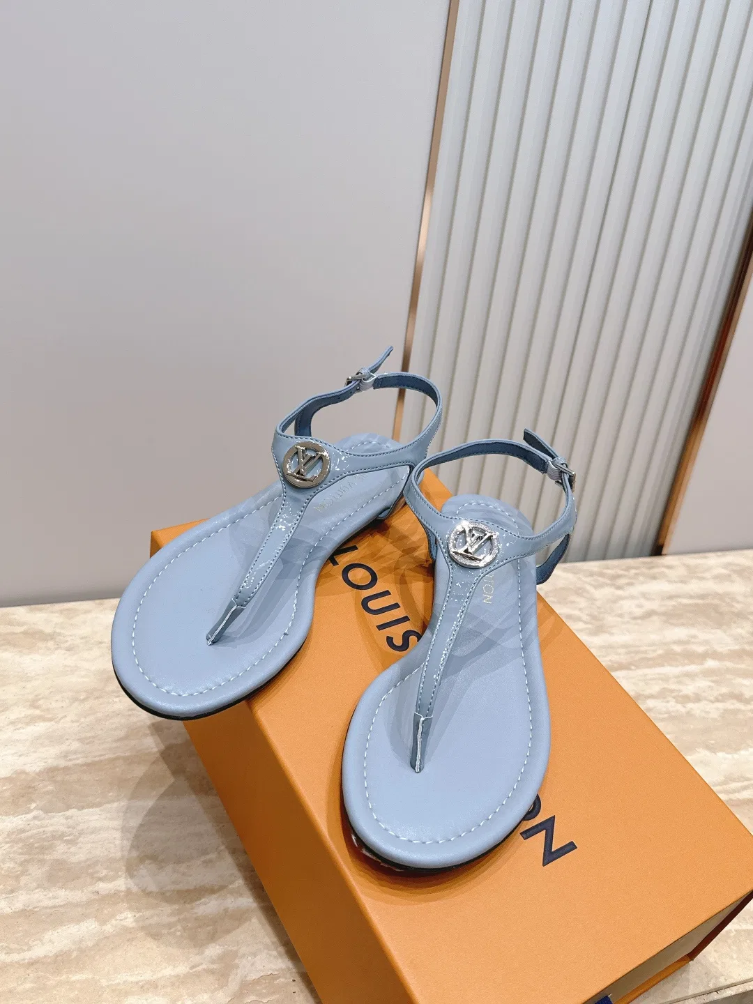 LV 27FW LDWAQLG 105 슬리퍼 14