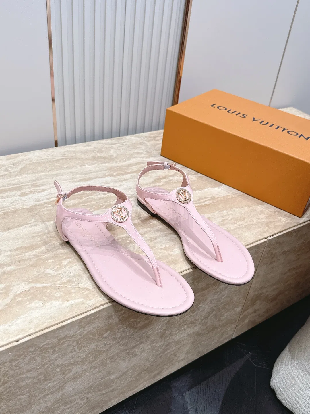 LV 27FW LDWAQLG 105 슬리퍼 18