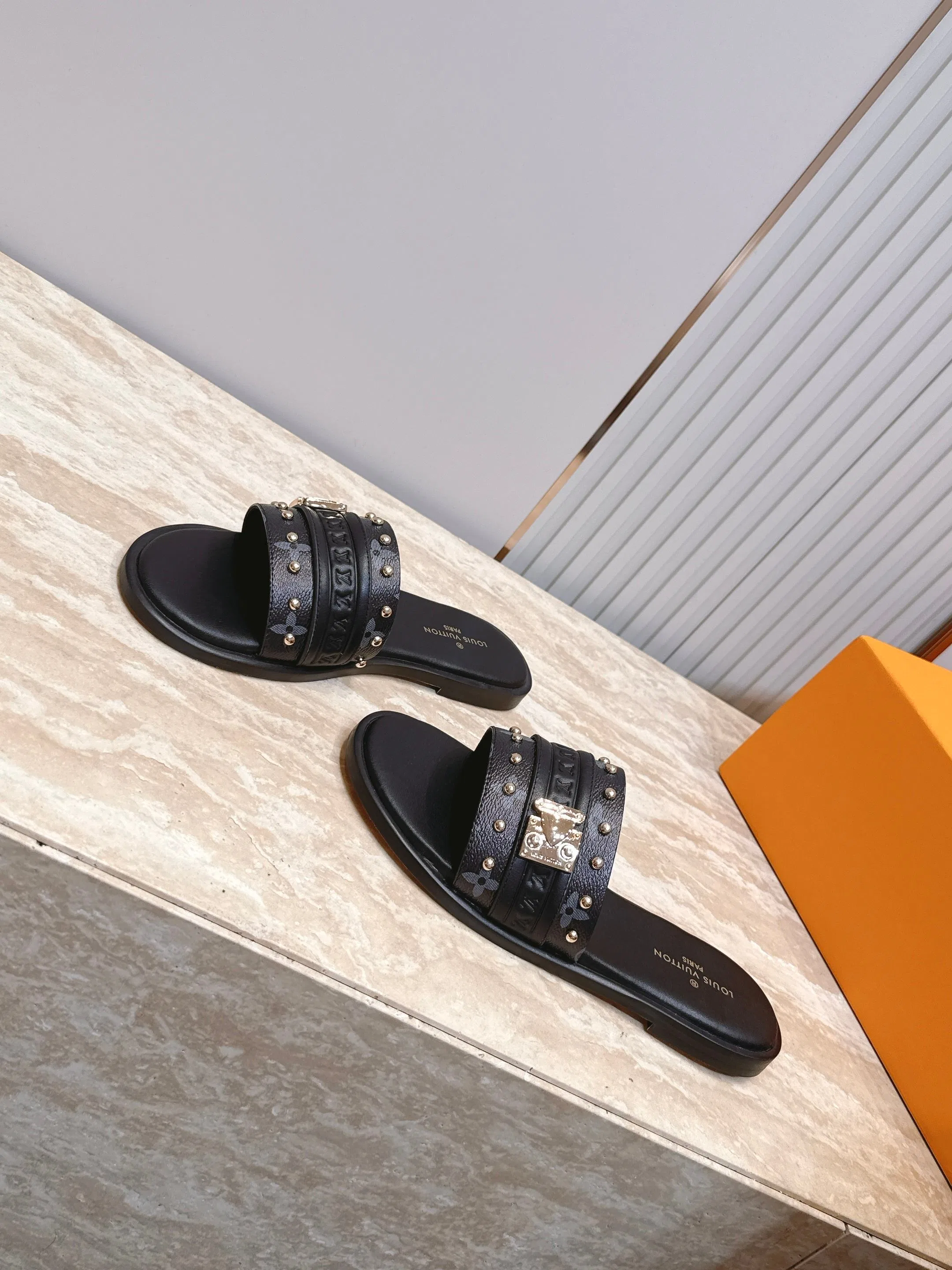 LV 27FW LDWAQLG 109 슬리퍼 10