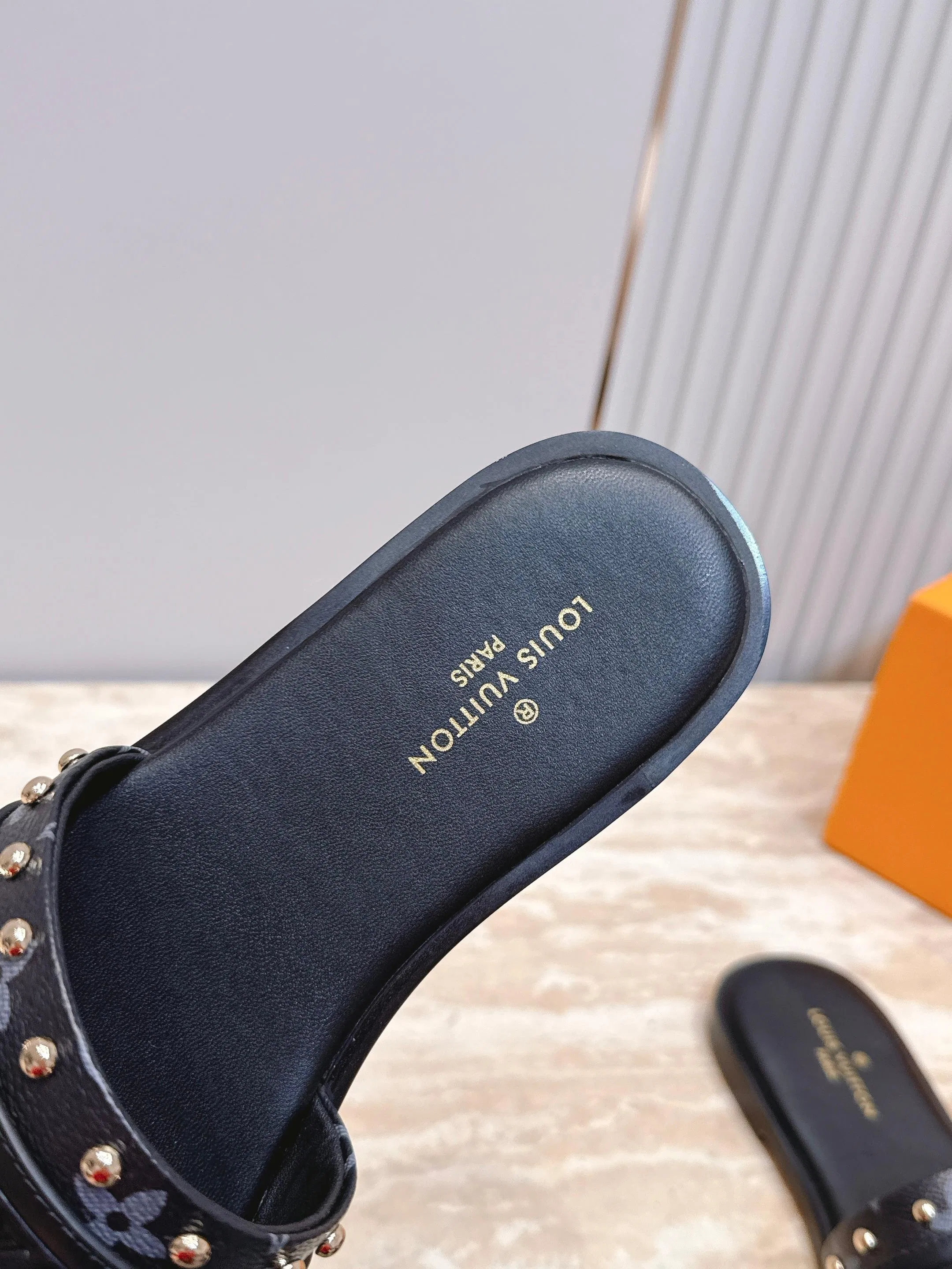 LV 27FW LDWAQLG 109 슬리퍼 13
