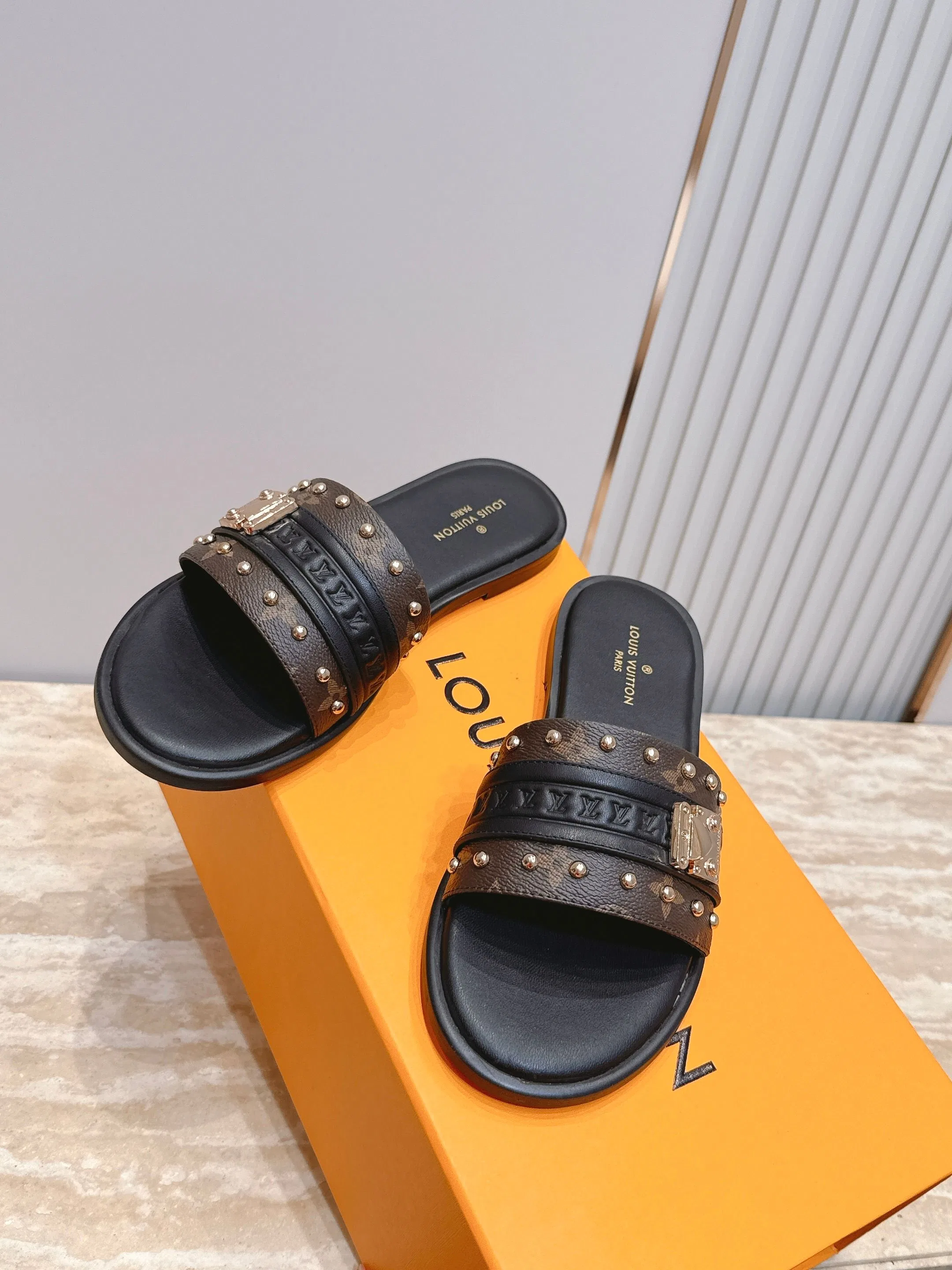 LV 27FW LDWAQLG 109 슬리퍼 27