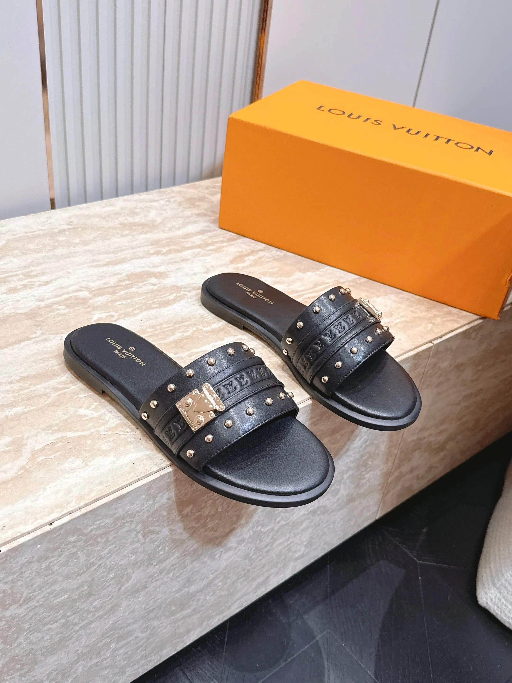 LV 27FW LDWAQLG 109 슬리퍼 44