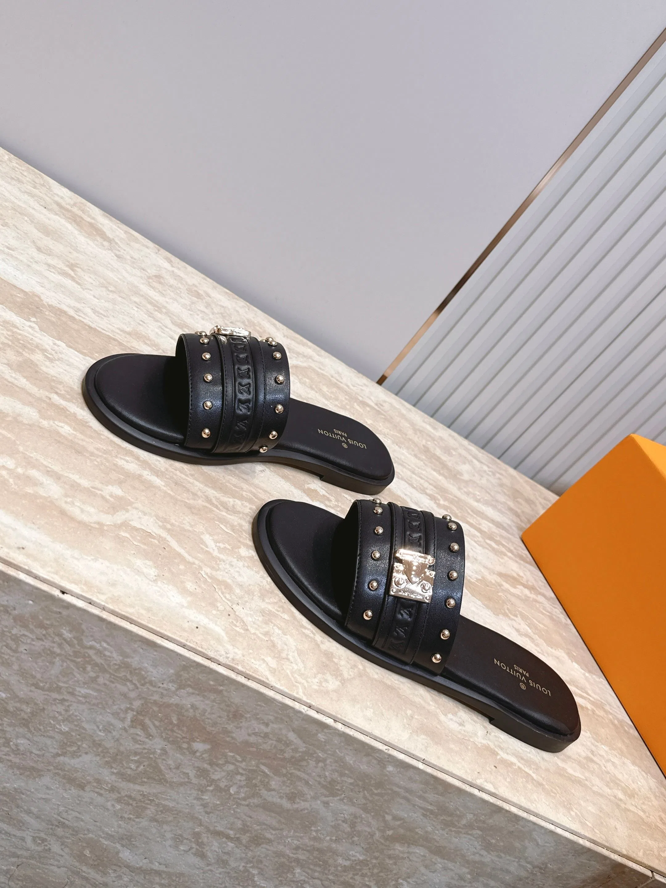 LV 27FW LDWAQLG 109 슬리퍼 45