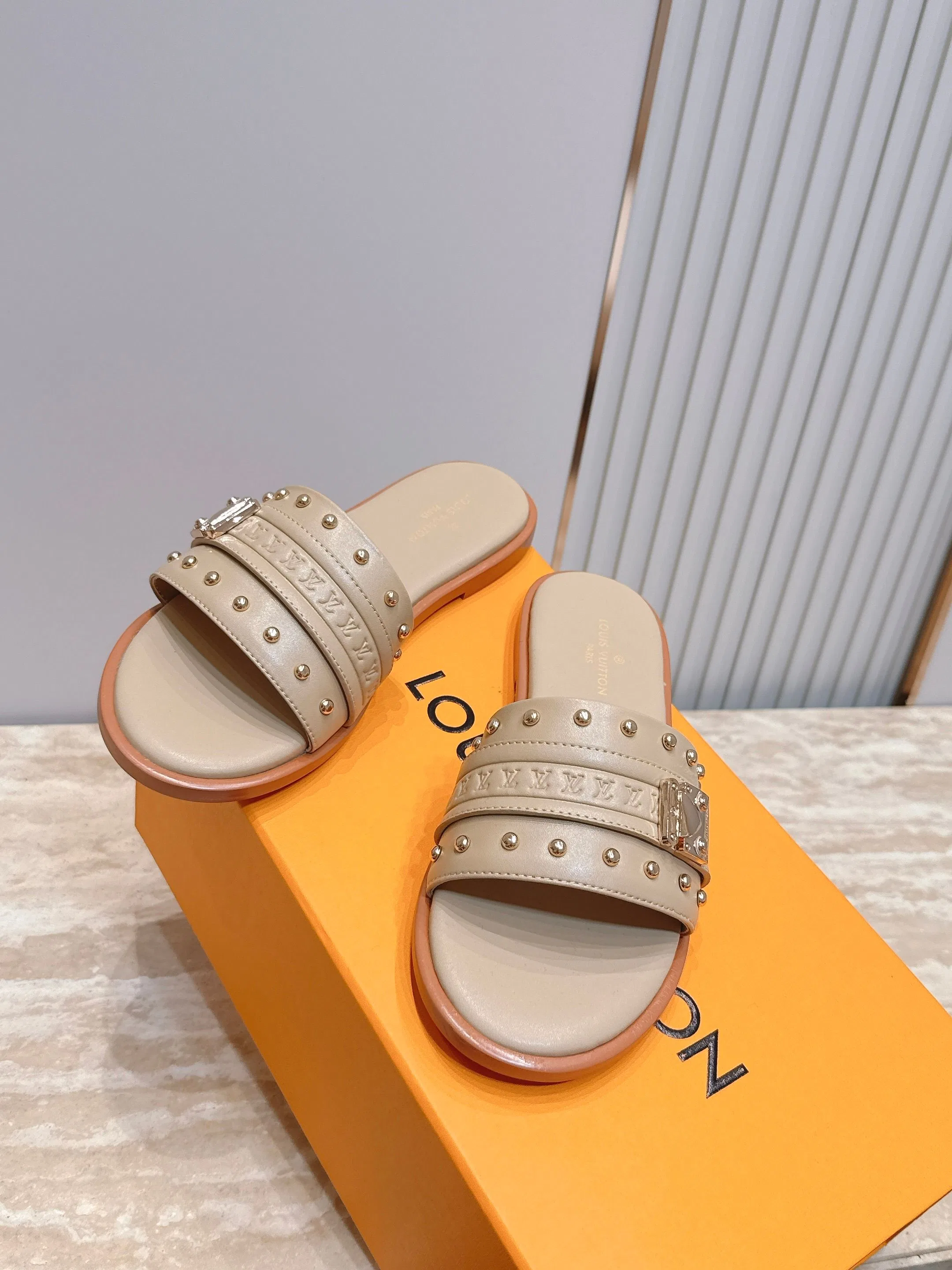 LV 27FW LDWAQLG 109 슬리퍼 54