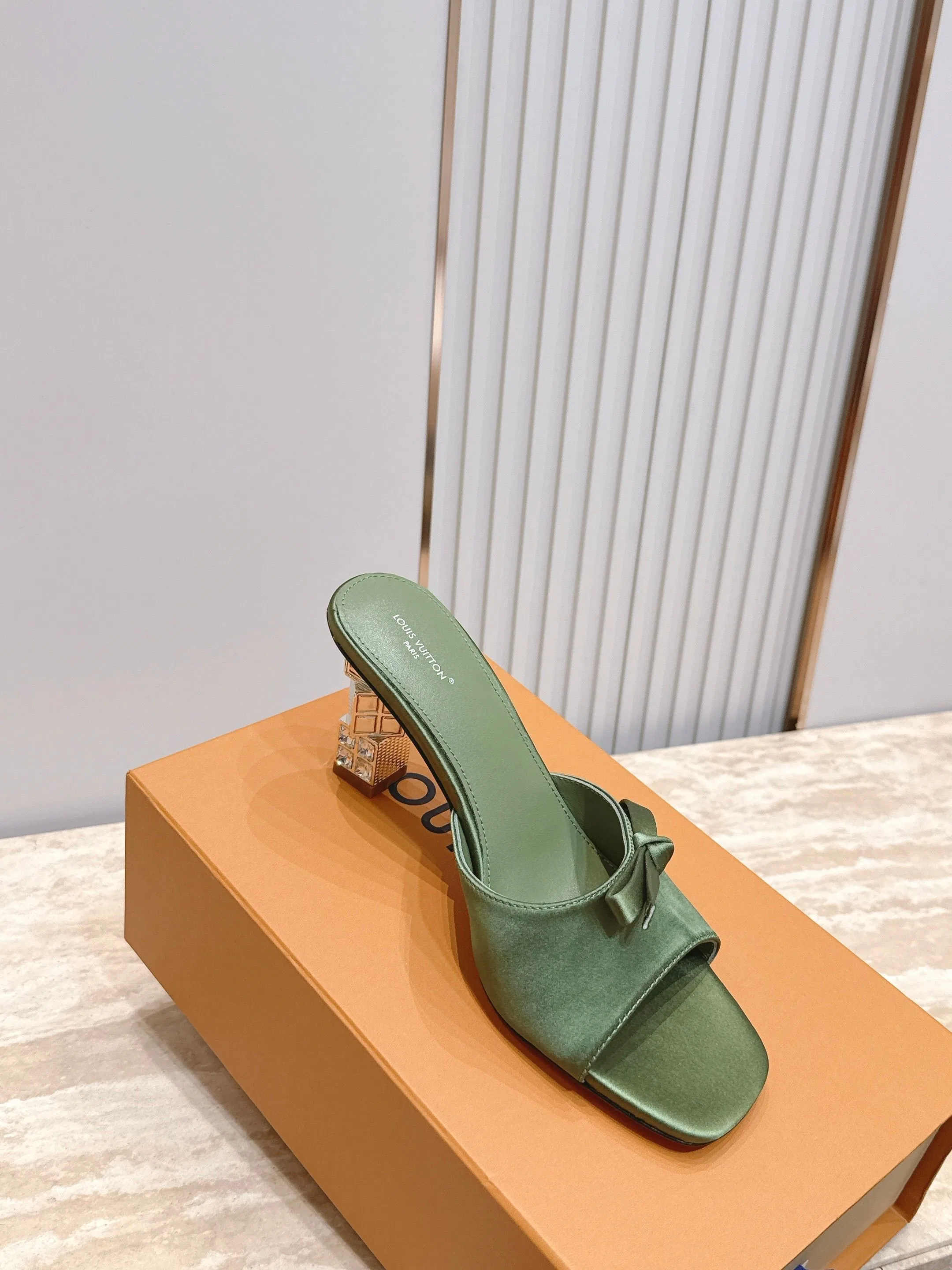 LV 27FW LDWAQLG 111 구두 44